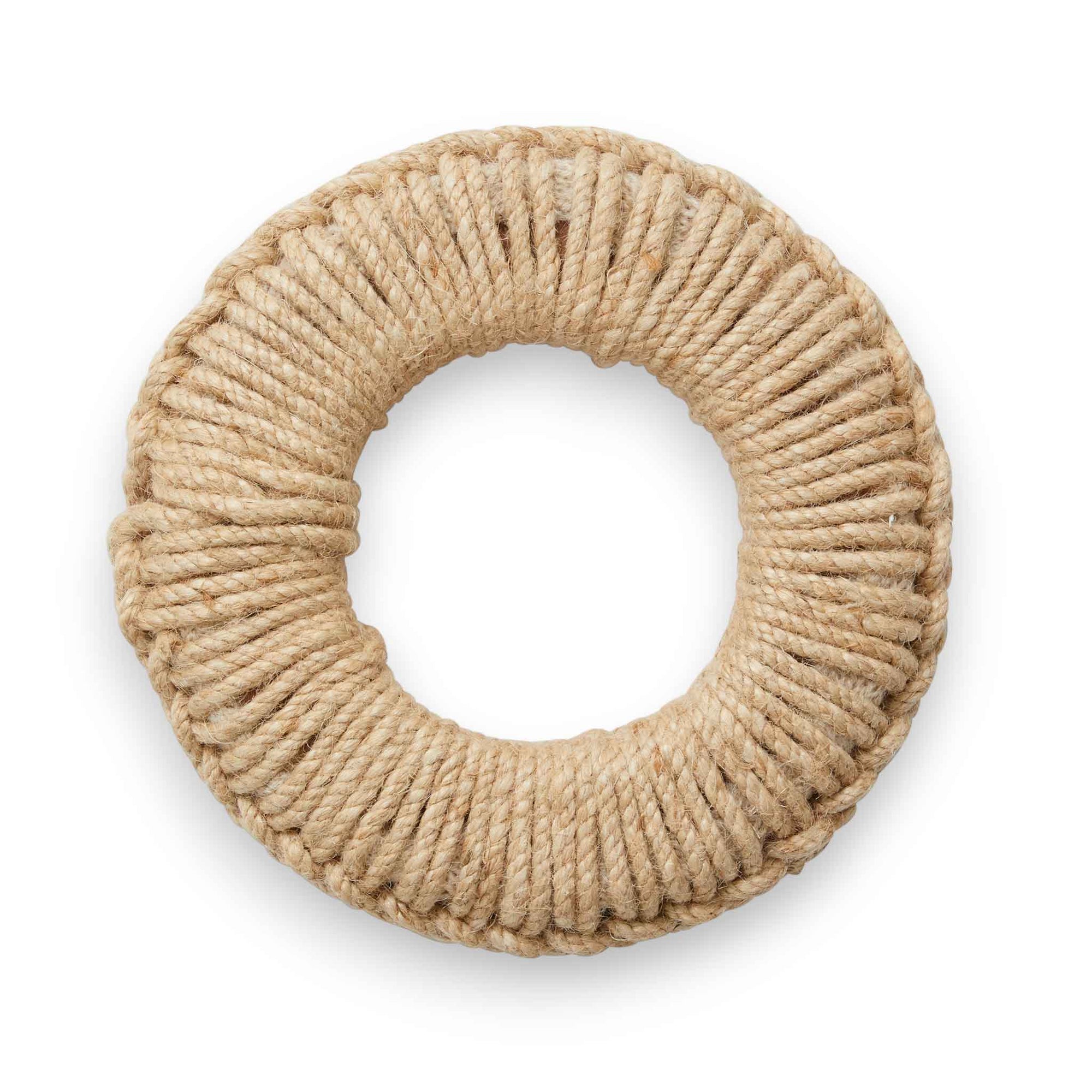 Nordalは、デンマークで1991年に設立されたファミリー経営のインテリアブランドで、北欧の機能美と東洋のスピリチュアルな美意識を融合させたユニークなスタイルで知られています。伝統的な北欧デザインのシンプルさをベースに、インドをはじめとする異国の文化や素材からインスピレーションを得た、温かみと個性にあふれるコレクションを展開しています。いずれも独自性のあるディテールと職人技が光るアイテムばかり。特に、アイアンやウッド、真鍮などを用いた無骨で温もりある質感が特徴で、ナチュラルかつエッジの効いた空間演出が可能です。「人とは違うものを選びたい」「個性的で洗練された暮らしを楽しみたい」といった感度の高いユーザーに選ばれており、注目を集めています。単なる装飾品ではなく、暮らしに深みをもたらすデザインを提案するブランド、それがNordalです。