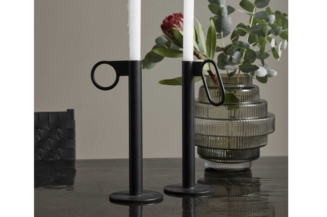 Nordalはデンマークのインテリアデザインブランドで、3人の兄弟「Signe」「Mads」「Emil」によって運営されている家族経営のブランドです。彼らはデザイン、ディテール、素材に対する理解を共有し、家とそこに住む人々の物語を伝えるデザインの作成に取り組んでいます。