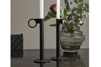 Nordalはデンマークのインテリアデザインブランドで、3人の兄弟「Signe」「Mads」「Emil」によって運営されている家族経営のブランドです。彼らはデザイン、ディテール、素材に対する理解を共有し、家とそこに住む人々の物語を伝えるデザインの作成に取り組んでいます。