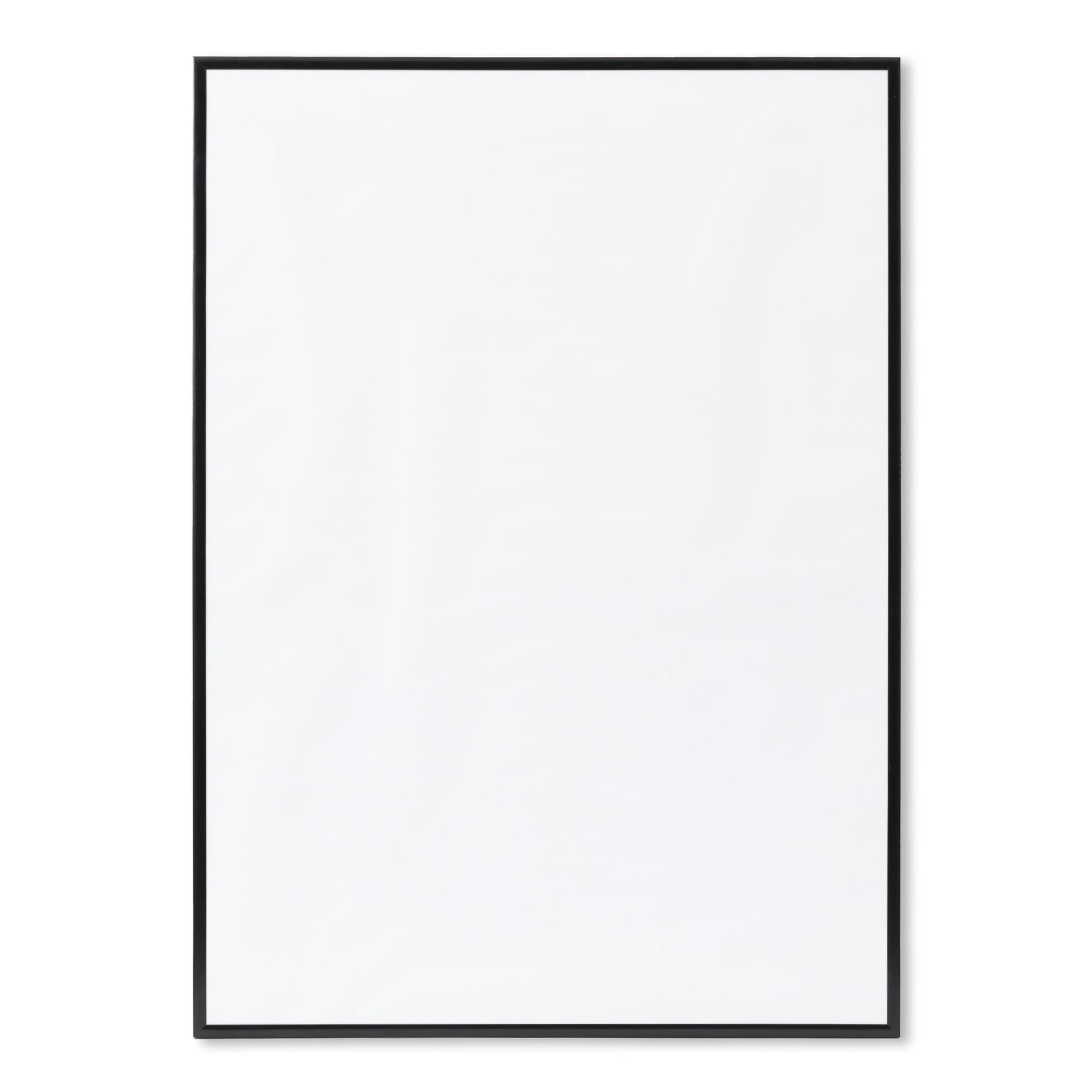 高品質なアルミニウム製ポスターフレームは、ミニマルで洗練されたデザインが魅力の一品です。エッジの効いた細身のプロファイルが、ポスターやアートプリントをすっきりと引き立て、空間にシンプルながらも高級感のある印象を与えます。奥行のある構造により、立体的な美しさが生まれ、上質なインテリアの一部として調和します。また、壁掛け用の金具はフレームの奥に収まるよう設計されており、フレーム全体が壁にぴったりと密着し、より美しく飾ることが可能です。裏面には金属製のハンガーが取り付けられており、縦横どちらの向きでも壁に掛けてご使用いただけます。シンプルながらも細部までこだわり抜かれたこのフレームは、北欧テイストやモダンインテリア、モノトーンスタイルにも自然に溶け込み、アートをより引き立ててくれます。リビング、書斎、寝室、店舗など、あらゆる空間で活躍します。