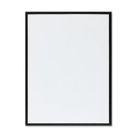 高品質なアルミニウム製ポスターフレームは、ミニマルで洗練されたデザインが魅力の一品です。エッジの効いた細身のプロファイルが、ポスターやアートプリントをすっきりと引き立て、空間にシンプルながらも高級感のある印象を与えます。奥行のある構造により、立体的な美しさが生まれ、上質なインテリアの一部として調和します。また、壁掛け用の金具はフレームの奥に収まるよう設計されており、フレーム全体が壁にぴったりと密着し、より美しく飾ることが可能です。裏面には金属製のハンガーが取り付けられており、縦横どちらの向きでも壁に掛けてご使用いただけます。シンプルながらも細部までこだわり抜かれたこのフレームは、北欧テイストやモダンインテリア、モノトーンスタイルにも自然に溶け込み、アートをより引き立ててくれます。リビング、書斎、寝室、店舗など、あらゆる空間で活躍します。