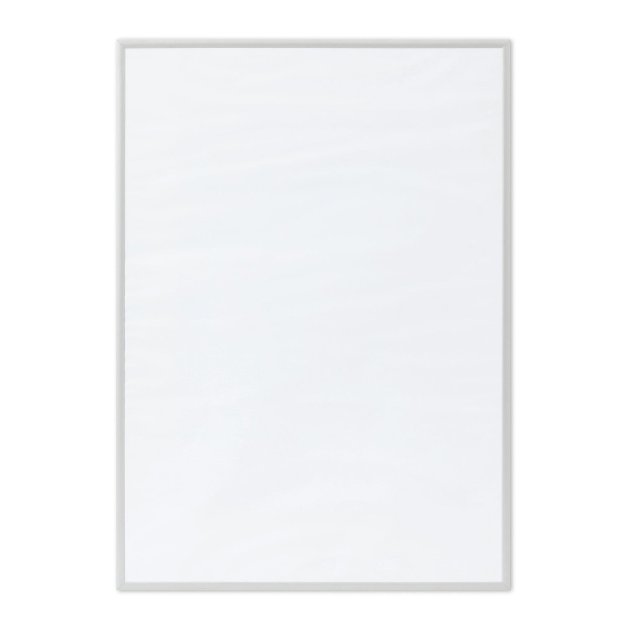 高品質なアルミニウム製ポスターフレームは、ミニマルで洗練されたデザインが魅力の一品です。エッジの効いた細身のプロファイルが、ポスターやアートプリントをすっきりと引き立て、空間にシンプルながらも高級感のある印象を与えます。奥行のある構造により、立体的な美しさが生まれ、上質なインテリアの一部として調和します。また、壁掛け用の金具はフレームの奥に収まるよう設計されており、フレーム全体が壁にぴったりと密着し、より美しく飾ることが可能です。裏面には金属製のハンガーが取り付けられており、縦横どちらの向きでも壁に掛けてご使用いただけます。シンプルながらも細部までこだわり抜かれたこのフレームは、北欧テイストやモダンインテリア、モノトーンスタイルにも自然に溶け込み、アートをより引き立ててくれます。リビング、書斎、寝室、店舗など、あらゆる空間で活躍します。