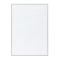 高品質なアルミニウム製ポスターフレームは、ミニマルで洗練されたデザインが魅力の一品です。エッジの効いた細身のプロファイルが、ポスターやアートプリントをすっきりと引き立て、空間にシンプルながらも高級感のある印象を与えます。奥行のある構造により、立体的な美しさが生まれ、上質なインテリアの一部として調和します。また、壁掛け用の金具はフレームの奥に収まるよう設計されており、フレーム全体が壁にぴったりと密着し、より美しく飾ることが可能です。裏面には金属製のハンガーが取り付けられており、縦横どちらの向きでも壁に掛けてご使用いただけます。シンプルながらも細部までこだわり抜かれたこのフレームは、北欧テイストやモダンインテリア、モノトーンスタイルにも自然に溶け込み、アートをより引き立ててくれます。リビング、書斎、寝室、店舗など、あらゆる空間で活躍します。