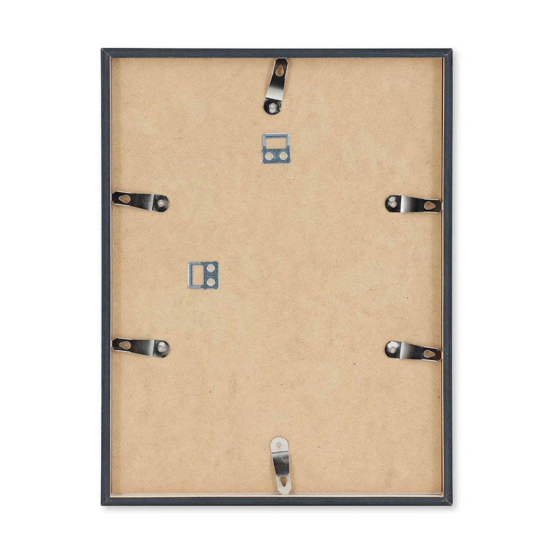 スカンジナビアのクラフトマンシップにインスパイアされた、北欧デザインの美学が息づく天然木製のポスターフレーム。温もりある無垢材と洗練されたスリムなフォルムが融合し、アートポスターや写真をすっきりと引き立てながら、空間全体に落ち着きと上質さをもたらします。上質な天然木を使用したフレームは、不透明ながらも木目の自然な表情をほのかに感じさせ、ナチュラルでありながら現代的な雰囲気も演出します。金属製のハンガーが裏面に取り付けられており、縦横どちらの向きでも壁に掛けてご使用いただけます。アルミフレームにはない自然素材ならではの豊かな質感とぬくもりは、北欧諸国でも高く評価され、定番のインテリアアイテムとして広く親しまれています。シンプルで飽きのこないデザインは、ミニマルインテリアやナチュラルテイストのお部屋にも自然に調和し、日常に木の優しさと北欧らしい上質な空気を添えてくれます。