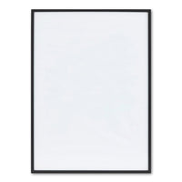 スカンジナビアのクラフトマンシップにインスパイアされた、北欧デザインの美学が息づく天然木製のポスターフレーム。温もりある無垢材と洗練されたスリムなフォルムが融合し、アートポスターや写真をすっきりと引き立てながら、空間全体に落ち着きと上質さをもたらします。上質な天然木を使用したフレームは、不透明ながらも木目の自然な表情をほのかに感じさせ、ナチュラルでありながら現代的な雰囲気も演出します。金属製のハンガーが裏面に取り付けられており、縦横どちらの向きでも壁に掛けてご使用いただけます。アルミフレームにはない自然素材ならではの豊かな質感とぬくもりは、北欧諸国でも高く評価され、定番のインテリアアイテムとして広く親しまれています。シンプルで飽きのこないデザインは、ミニマルインテリアやナチュラルテイストのお部屋にも自然に調和し、日常に木の優しさと北欧らしい上質な空気を添えてくれます。