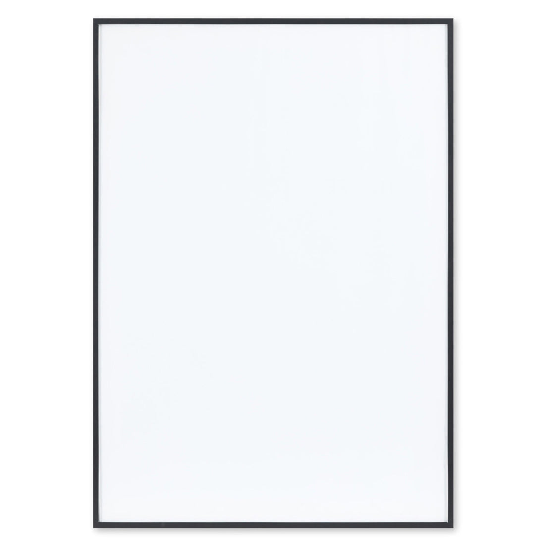 スカンジナビアのクラフトマンシップにインスパイアされた、北欧デザインの美学が息づく天然木製のポスターフレーム。温もりある無垢材と洗練されたスリムなフォルムが融合し、アートポスターや写真をすっきりと引き立てながら、空間全体に落ち着きと上質さをもたらします。上質な天然木を使用したフレームは、不透明ながらも木目の自然な表情をほのかに感じさせ、ナチュラルでありながら現代的な雰囲気も演出します。金属製のハンガーが裏面に取り付けられており、縦横どちらの向きでも壁に掛けてご使用いただけます。アルミフレームにはない自然素材ならではの豊かな質感とぬくもりは、北欧諸国でも高く評価され、定番のインテリアアイテムとして広く親しまれています。シンプルで飽きのこないデザインは、ミニマルインテリアやナチュラルテイストのお部屋にも自然に調和し、日常に木の優しさと北欧らしい上質な空気を添えてくれます。