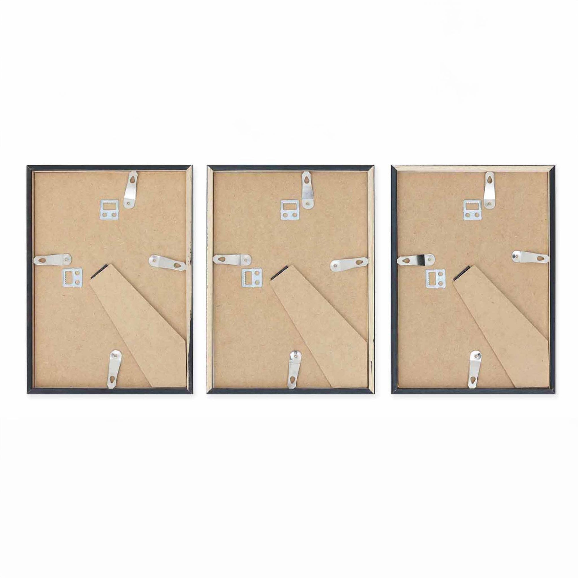 スカンジナビアのクラフトマンシップにインスパイアされた、北欧デザインの美学が息づく天然木製のポスターフレーム。温もりある無垢材と洗練されたスリムなフォルムが融合し、アートポスターや写真をすっきりと引き立てながら、空間全体に落ち着きと上質さをもたらします。上質な天然木を使用したフレームは、不透明ながらも木目の自然な表情をほのかに感じさせ、ナチュラルでありながら現代的な雰囲気も演出します。金属製のハンガーが裏面に取り付けられており、縦横どちらの向きでも壁に掛けてご使用いただけます。アルミフレームにはない自然素材ならではの豊かな質感とぬくもりは、北欧諸国でも高く評価され、定番のインテリアアイテムとして広く親しまれています。シンプルで飽きのこないデザインは、ミニマルインテリアやナチュラルテイストのお部屋にも自然に調和し、日常に木の優しさと北欧らしい上質な空気を添えてくれます。