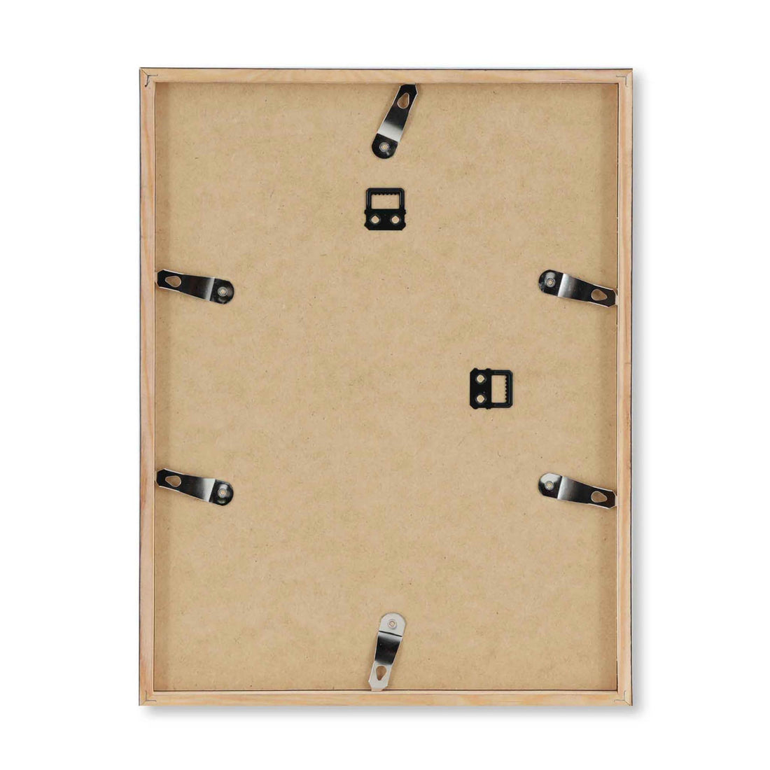 スカンジナビアのクラフトマンシップにインスパイアされた、北欧デザインの美学が息づく天然木製のポスターフレーム。温もりある無垢材と洗練されたスリムなフォルムが融合し、アートポスターや写真をすっきりと引き立てながら、空間全体に落ち着きと上質さをもたらします。上質な天然木を使用したフレームは、不透明ながらも木目の自然な表情をほのかに感じさせ、ナチュラルでありながら現代的な雰囲気も演出します。金属製のハンガーが裏面に取り付けられており、縦横どちらの向きでも壁に掛けてご使用いただけます。アルミフレームにはない自然素材ならではの豊かな質感とぬくもりは、北欧諸国でも高く評価され、定番のインテリアアイテムとして広く親しまれています。シンプルで飽きのこないデザインは、ミニマルインテリアやナチュラルテイストのお部屋にも自然に調和し、日常に木の優しさと北欧らしい上質な空気を添えてくれます。