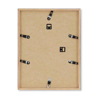 スカンジナビアのクラフトマンシップにインスパイアされた、北欧デザインの美学が息づく天然木製のポスターフレーム。温もりある無垢材と洗練されたスリムなフォルムが融合し、アートポスターや写真をすっきりと引き立てながら、空間全体に落ち着きと上質さをもたらします。上質な天然木を使用したフレームは、不透明ながらも木目の自然な表情をほのかに感じさせ、ナチュラルでありながら現代的な雰囲気も演出します。金属製のハンガーが裏面に取り付けられており、縦横どちらの向きでも壁に掛けてご使用いただけます。アルミフレームにはない自然素材ならではの豊かな質感とぬくもりは、北欧諸国でも高く評価され、定番のインテリアアイテムとして広く親しまれています。シンプルで飽きのこないデザインは、ミニマルインテリアやナチュラルテイストのお部屋にも自然に調和し、日常に木の優しさと北欧らしい上質な空気を添えてくれます。