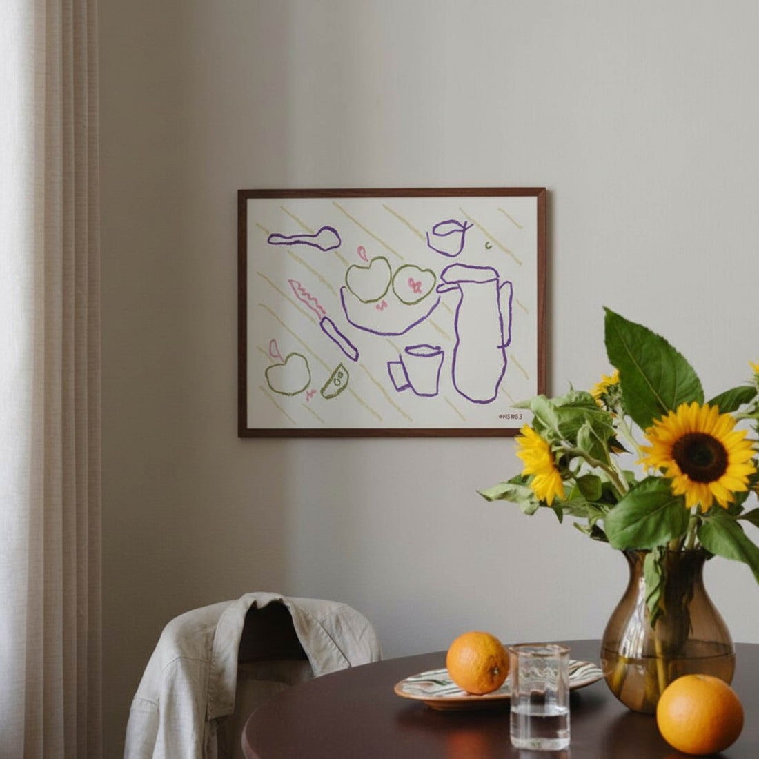 スカンジナビアのクラフトマンシップにインスパイアされた、北欧デザインの美学が息づく天然木製のポスターフレーム。温もりある無垢材と洗練されたスリムなフォルムが融合し、アートポスターや写真をすっきりと引き立てながら、空間全体に落ち着きと上質さをもたらします。上質な天然木を使用したフレームは、不透明ながらも木目の自然な表情をほのかに感じさせ、ナチュラルでありながら現代的な雰囲気も演出します。金属製のハンガーが裏面に取り付けられており、縦横どちらの向きでも壁に掛けてご使用いただけます。アルミフレームにはない自然素材ならではの豊かな質感とぬくもりは、北欧諸国でも高く評価され、定番のインテリアアイテムとして広く親しまれています。シンプルで飽きのこないデザインは、ミニマルインテリアやナチュラルテイストのお部屋にも自然に調和し、日常に木の優しさと北欧らしい上質な空気を添えてくれます。