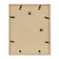 スカンジナビアのクラフトマンシップにインスパイアされた、北欧デザインの美学が息づく天然木製のポスターフレーム。温もりある無垢材と洗練されたスリムなフォルムが融合し、アートポスターや写真をすっきりと引き立てながら、空間全体に落ち着きと上質さをもたらします。上質な天然木を使用したフレームは、不透明ながらも木目の自然な表情をほのかに感じさせ、ナチュラルでありながら現代的な雰囲気も演出します。金属製のハンガーが裏面に取り付けられており、縦横どちらの向きでも壁に掛けてご使用いただけます。アルミフレームにはない自然素材ならではの豊かな質感とぬくもりは、北欧諸国でも高く評価され、定番のインテリアアイテムとして広く親しまれています。シンプルで飽きのこないデザインは、ミニマルインテリアやナチュラルテイストのお部屋にも自然に調和し、日常に木の優しさと北欧らしい上質な空気を添えてくれます。