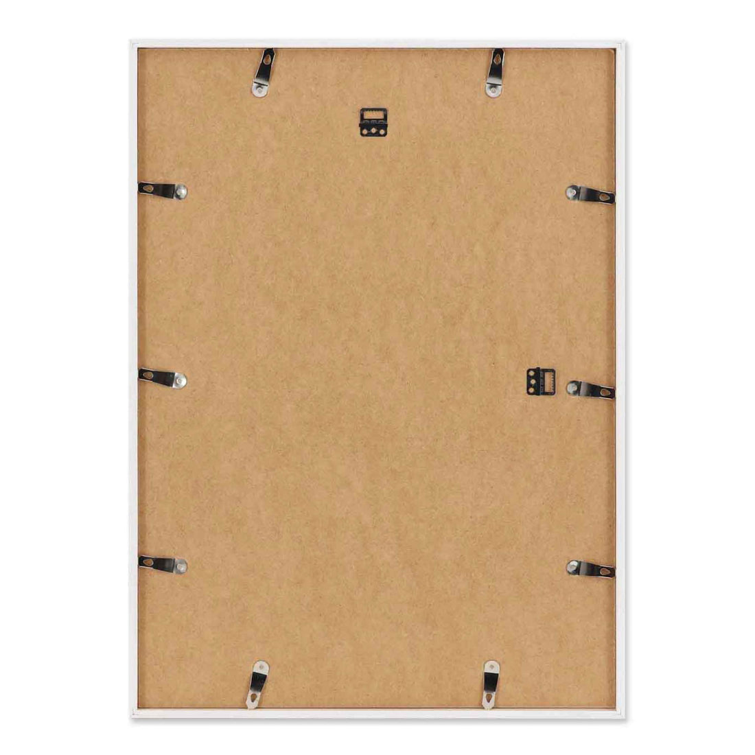 スカンジナビアのクラフトマンシップにインスパイアされた、北欧デザインの美学が息づく天然木製のポスターフレーム。温もりある無垢材と洗練されたスリムなフォルムが融合し、アートポスターや写真をすっきりと引き立てながら、空間全体に落ち着きと上質さをもたらします。上質な天然木を使用したフレームは、不透明ながらも木目の自然な表情をほのかに感じさせ、ナチュラルでありながら現代的な雰囲気も演出します。金属製のハンガーが裏面に取り付けられており、縦横どちらの向きでも壁に掛けてご使用いただけます。アルミフレームにはない自然素材ならではの豊かな質感とぬくもりは、北欧諸国でも高く評価され、定番のインテリアアイテムとして広く親しまれています。シンプルで飽きのこないデザインは、ミニマルインテリアやナチュラルテイストのお部屋にも自然に調和し、日常に木の優しさと北欧らしい上質な空気を添えてくれます。