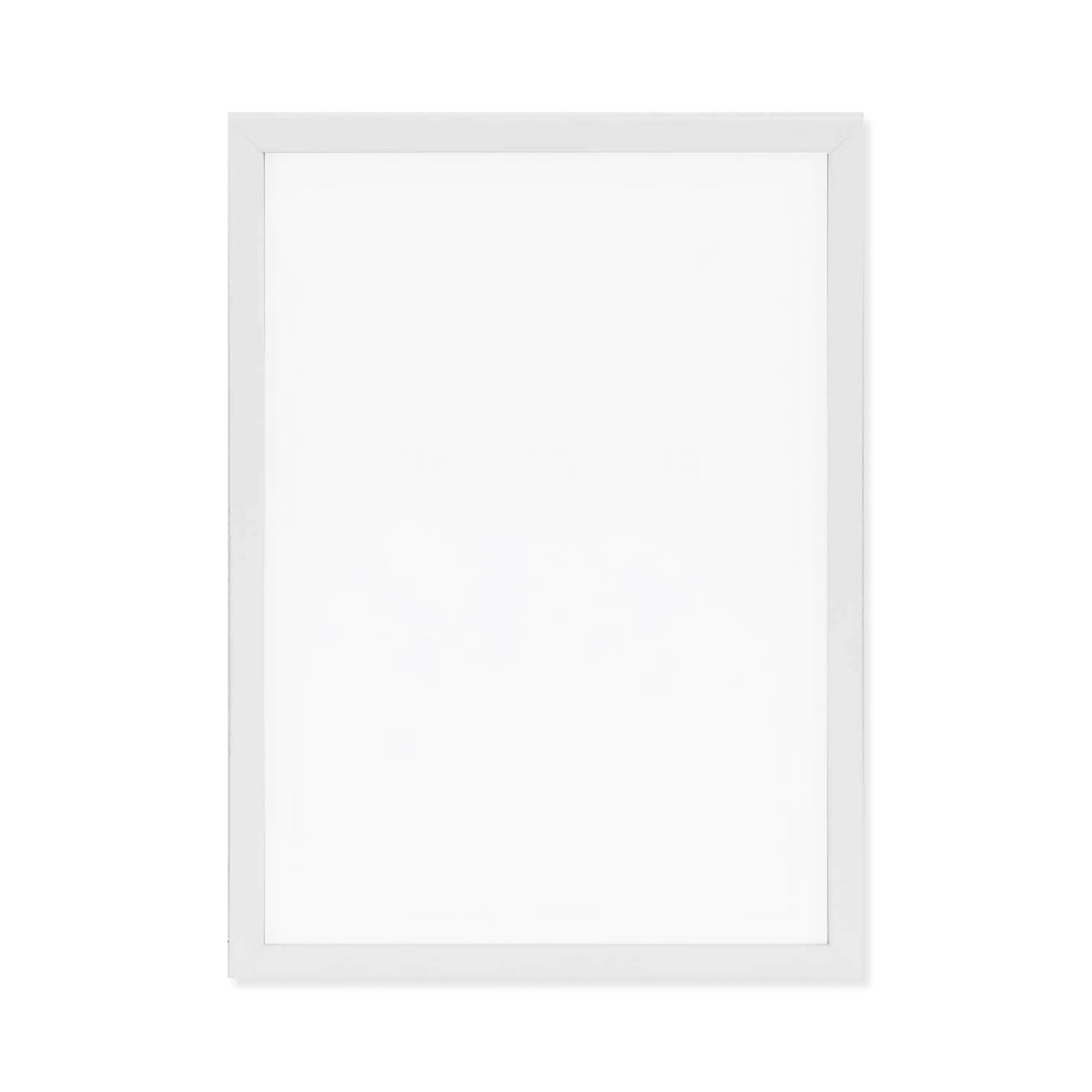 スカンジナビアのクラフトマンシップにインスパイアされた、北欧デザインの美学が息づく天然木製のポスターフレーム。温もりある無垢材と洗練されたスリムなフォルムが融合し、アートポスターや写真をすっきりと引き立てながら、空間全体に落ち着きと上質さをもたらします。上質な天然木を使用したフレームは、不透明ながらも木目の自然な表情をほのかに感じさせ、ナチュラルでありながら現代的な雰囲気も演出します。金属製のハンガーが裏面に取り付けられており、縦横どちらの向きでも壁に掛けてご使用いただけます。アルミフレームにはない自然素材ならではの豊かな質感とぬくもりは、北欧諸国でも高く評価され、定番のインテリアアイテムとして広く親しまれています。シンプルで飽きのこないデザインは、ミニマルインテリアやナチュラルテイストのお部屋にも自然に調和し、日常に木の優しさと北欧らしい上質な空気を添えてくれます。