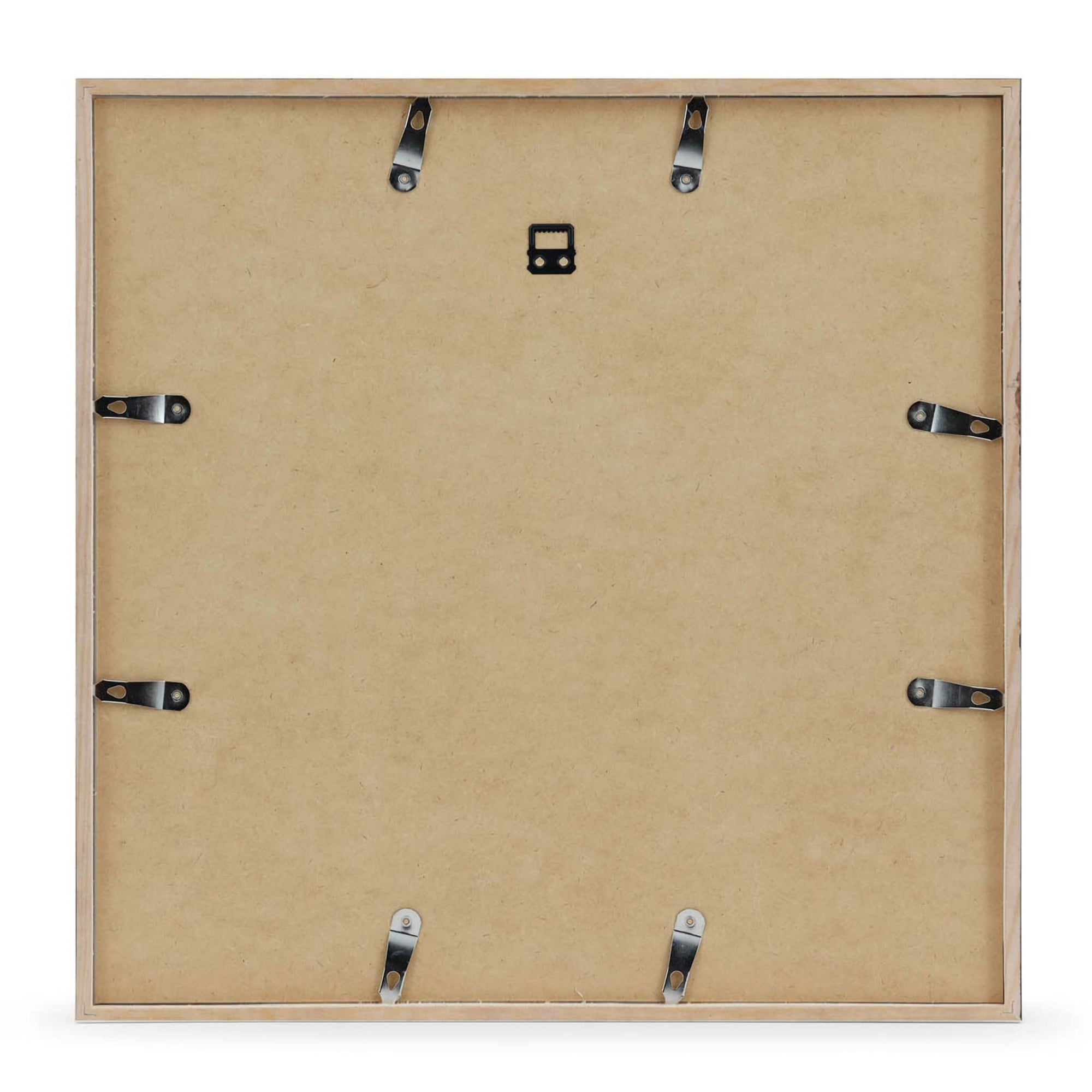 スカンジナビアのクラフトマンシップにインスパイアされた、北欧デザインの美学が息づく天然木製のポスターフレーム。温もりある無垢材と洗練されたスリムなフォルムが融合し、アートポスターや写真をすっきりと引き立てながら、空間全体に落ち着きと上質さをもたらします。上質な天然木を使用したフレームは、不透明ながらも木目の自然な表情をほのかに感じさせ、ナチュラルでありながら現代的な雰囲気も演出します。金属製のハンガーが裏面に取り付けられており、縦横どちらの向きでも壁に掛けてご使用いただけます。アルミフレームにはない自然素材ならではの豊かな質感とぬくもりは、北欧諸国でも高く評価され、定番のインテリアアイテムとして広く親しまれています。シンプルで飽きのこないデザインは、ミニマルインテリアやナチュラルテイストのお部屋にも自然に調和し、日常に木の優しさと北欧らしい上質な空気を添えてくれます。