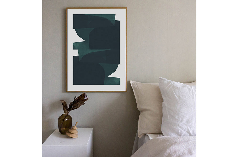 Poster & Frame（ポスター アンド フレーム）は、デンマーク・コペンハーゲン発のポスターブランドで、北欧デザインに特化した高品質なアートポスターを展開しています。抽象アートや幾何学模様、タイポグラフィ、写真アートなど、国内外の優れたアーティストの作品を厳選。洗練されたミニマルデザインで、現代の多様なインテリアスタイルに調和するアイテムを提案しています。使用する用紙とインクは環境に配慮した素材を採用し、サステナブルなものづくりを実現。モダン、北欧ナチュラルなどの空間に自然と馴染み、リビング、寝室、玄関、カフェ、オフィス、書斎など、あらゆる場所で壁掛けアートとして活躍します。北欧ポスター、アートプリント、インテリアアート、デンマークデザイン、ギャラリーウォールなどに関心のある方に最適な、空間に静けさと個性をもたらすプロフェッショナルなポスターコレクションです。