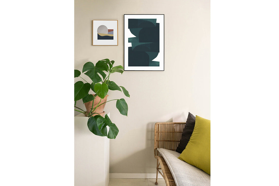 Poster & Frame（ポスター アンド フレーム）は、デンマーク・コペンハーゲン発のポスターブランドで、北欧デザインに特化した高品質なアートポスターを展開しています。抽象アートや幾何学模様、タイポグラフィ、写真アートなど、国内外の優れたアーティストの作品を厳選。洗練されたミニマルデザインで、現代の多様なインテリアスタイルに調和するアイテムを提案しています。使用する用紙とインクは環境に配慮した素材を採用し、サステナブルなものづくりを実現。モダン、北欧ナチュラルなどの空間に自然と馴染み、リビング、寝室、玄関、カフェ、オフィス、書斎など、あらゆる場所で壁掛けアートとして活躍します。北欧ポスター、アートプリント、インテリアアート、デンマークデザイン、ギャラリーウォールなどに関心のある方に最適な、空間に静けさと個性をもたらすプロフェッショナルなポスターコレクションです。