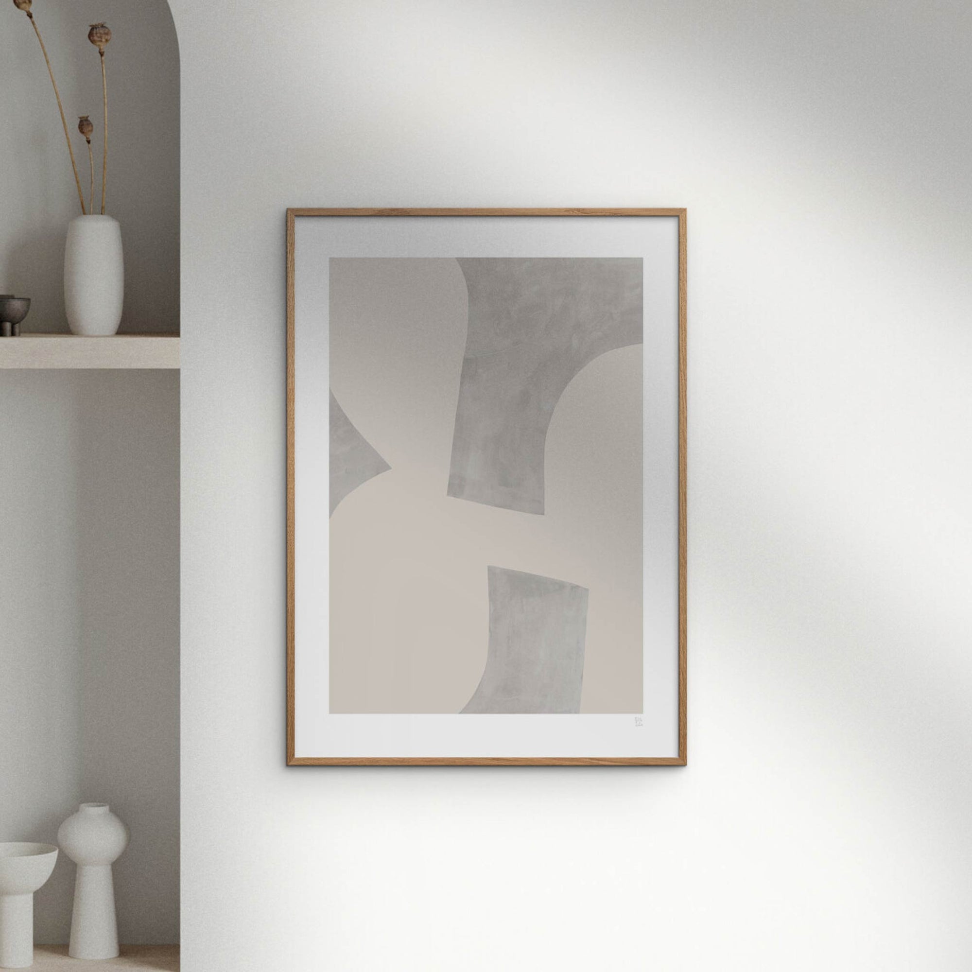 Poster &amp; Frame（ポスター アンド フレーム）は、デンマーク・コペンハーゲン発のポスターブランドで、北欧デザインに特化した高品質なアートポスターを展開しています。抽象アートや幾何学模様、タイポグラフィ、写真アートなど、国内外の優れたアーティストの作品を厳選。洗練されたミニマルデザインで、現代の多様なインテリアスタイルに調和するアイテムを提案しています。使用する用紙とインクは環境に配慮した素材を採用し、サステナブルなものづくりを実現。モダン、北欧ナチュラルなどの空間に自然と馴染み、リビング、寝室、玄関、カフェ、オフィス、書斎など、あらゆる場所で壁掛けアートとして活躍します。北欧ポスター、アートプリント、インテリアアート、デンマークデザイン、ギャラリーウォールなどに関心のある方に最適な、空間に静けさと個性をもたらすプロフェッショナルなポスターコレクションです。