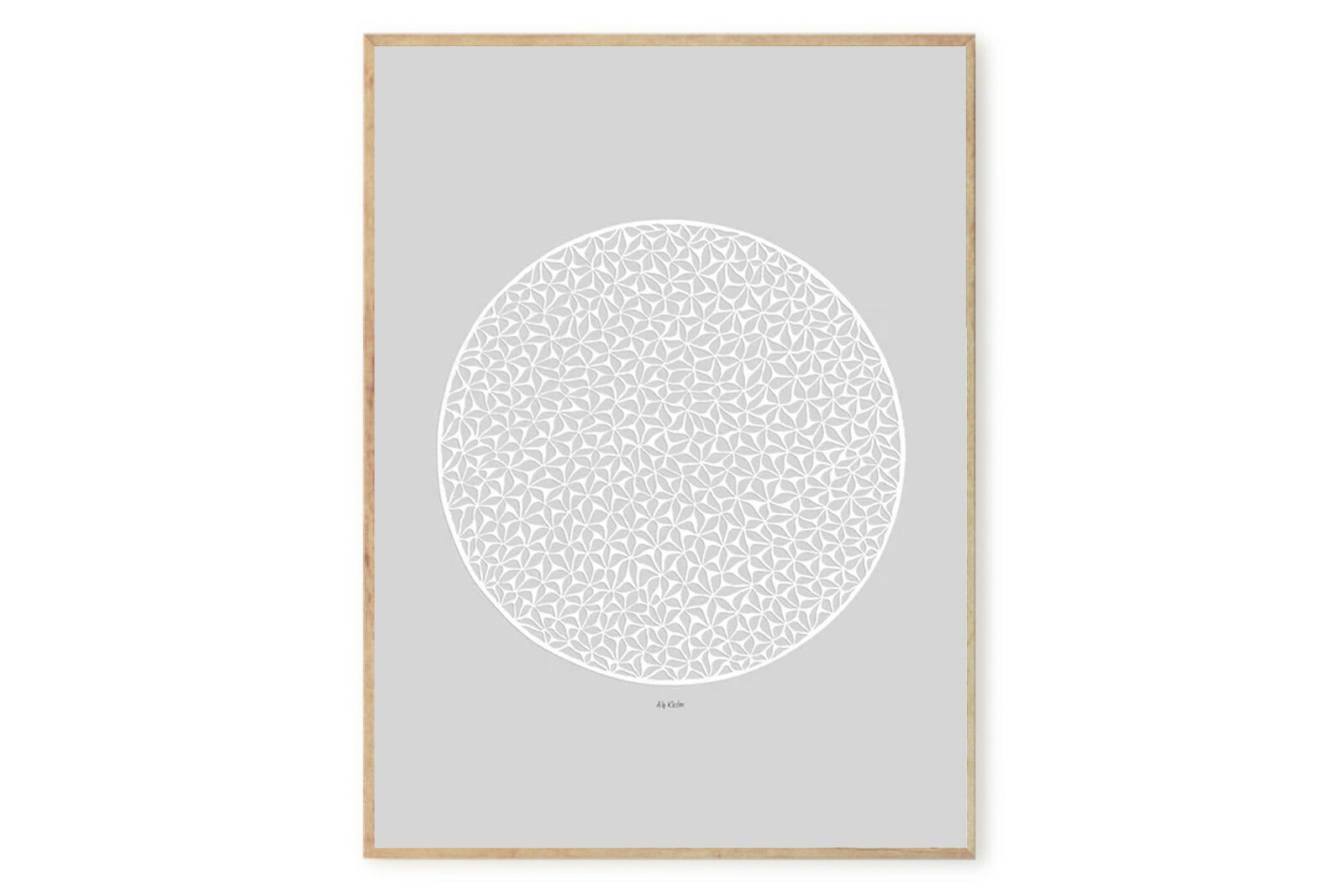 Poster&Frameは、2018年に設立されたスカンジナビアのデザインウェブショップです。新しい会社ですが過去6年間、デンマークのデザイン、広告、およびデザイン業界で懸命に取り組んできた経験豊富なチームメンバーで構成され、500人以上の国内および国際的なアーティストによるオリジナルアート作品を提供しています。
