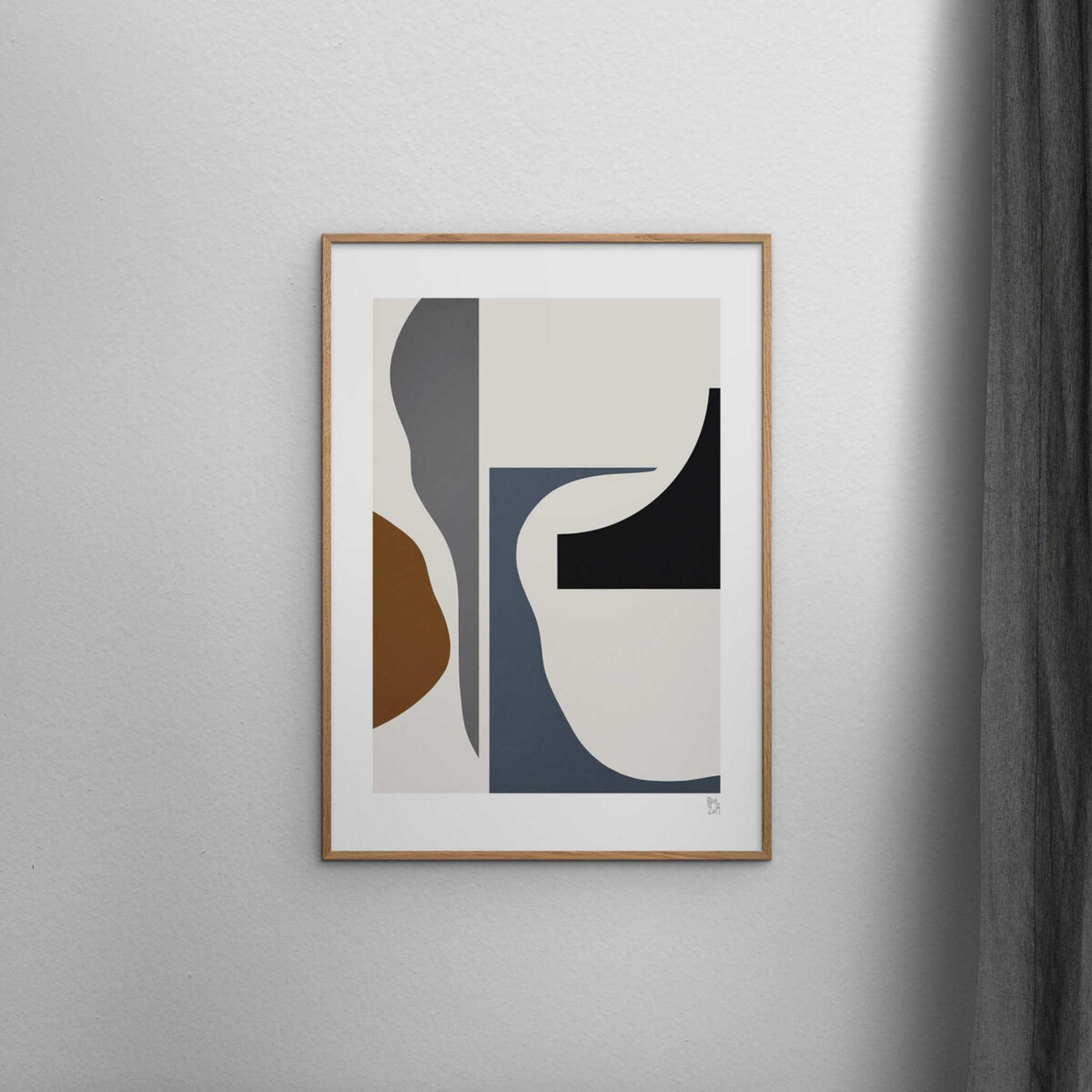 Poster & Frame（ポスター アンド フレーム）は、デンマーク・コペンハーゲン発のポスターブランドで、北欧デザインに特化した高品質なアートポスターを展開しています。抽象アートや幾何学模様、タイポグラフィ、写真アートなど、国内外の優れたアーティストの作品を厳選。洗練されたミニマルデザインで、現代の多様なインテリアスタイルに調和するアイテムを提案しています。使用する用紙とインクは環境に配慮した素材を採用し、サステナブルなものづくりを実現。モダン、北欧ナチュラルなどの空間に自然と馴染み、リビング、寝室、玄関、カフェ、オフィス、書斎など、あらゆる場所で壁掛けアートとして活躍します。北欧ポスター、アートプリント、インテリアアート、デンマークデザイン、ギャラリーウォールなどに関心のある方に最適な、空間に静けさと個性をもたらすプロフェッショナルなポスターコレクションです。