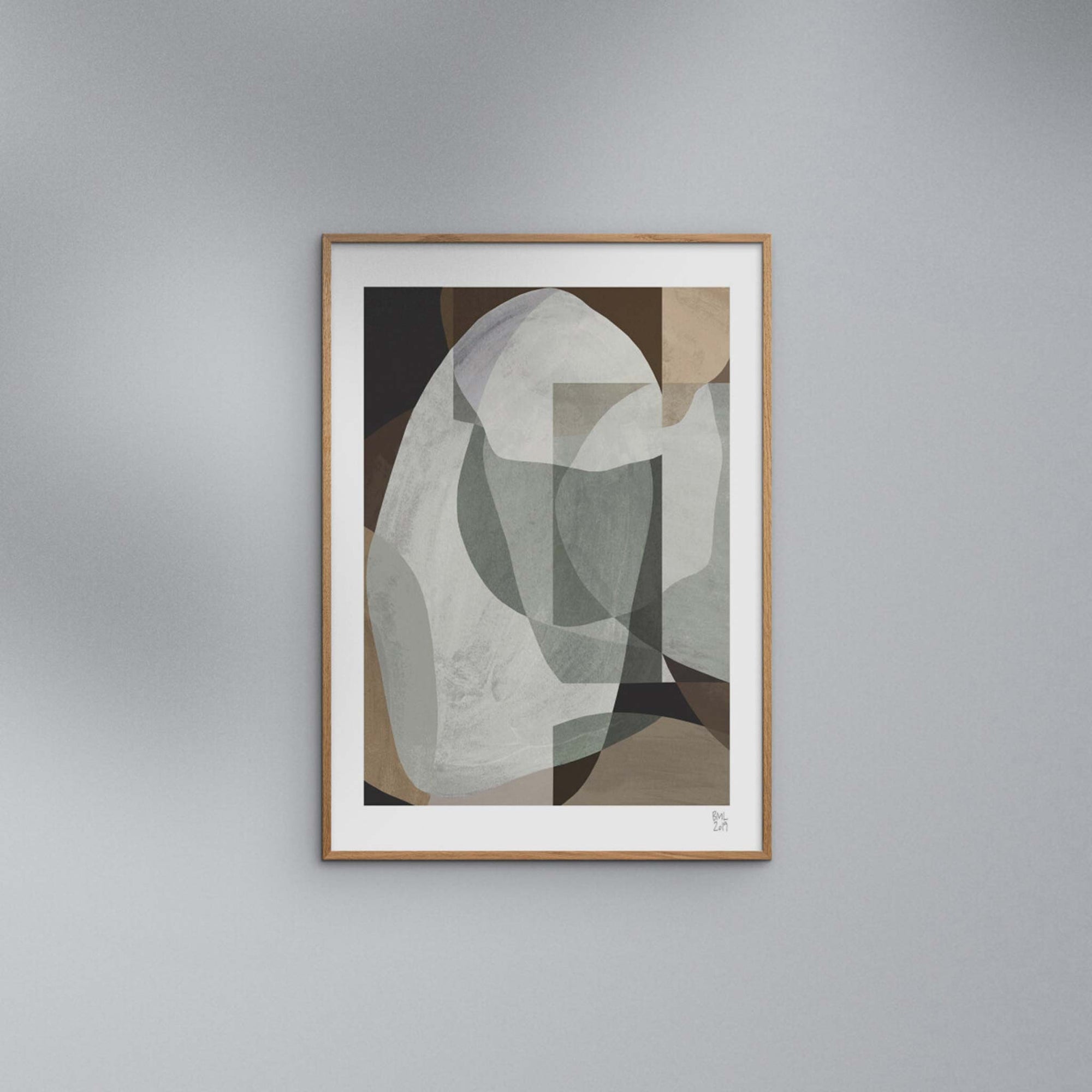 Poster & Frame（ポスター アンド フレーム）は、デンマーク・コペンハーゲン発のポスターブランドで、北欧デザインに特化した高品質なアートポスターを展開しています。抽象アートや幾何学模様、タイポグラフィ、写真アートなど、国内外の優れたアーティストの作品を厳選。洗練されたミニマルデザインで、現代の多様なインテリアスタイルに調和するアイテムを提案しています。使用する用紙とインクは環境に配慮した素材を採用し、サステナブルなものづくりを実現。モダン、北欧ナチュラルなどの空間に自然と馴染み、リビング、寝室、玄関、カフェ、オフィス、書斎など、あらゆる場所で壁掛けアートとして活躍します。北欧ポスター、アートプリント、インテリアアート、デンマークデザイン、ギャラリーウォールなどに関心のある方に最適な、空間に静けさと個性をもたらすプロフェッショナルなポスターコレクションです。