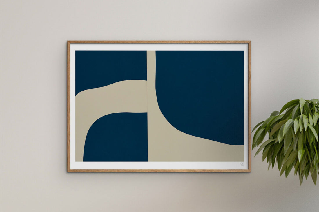 Poster&amp;Frameは、2018年に設立されたスカンジナビアのデザインウェブショップです。新しい会社ですが過去6年間、デンマークのデザイン、広告、およびデザイン業界で懸命に取り組んできた経験豊富なチームメンバーで構成され、500人以上の国内および国際的なアーティストによるオリジナルアート作品を提供しています。