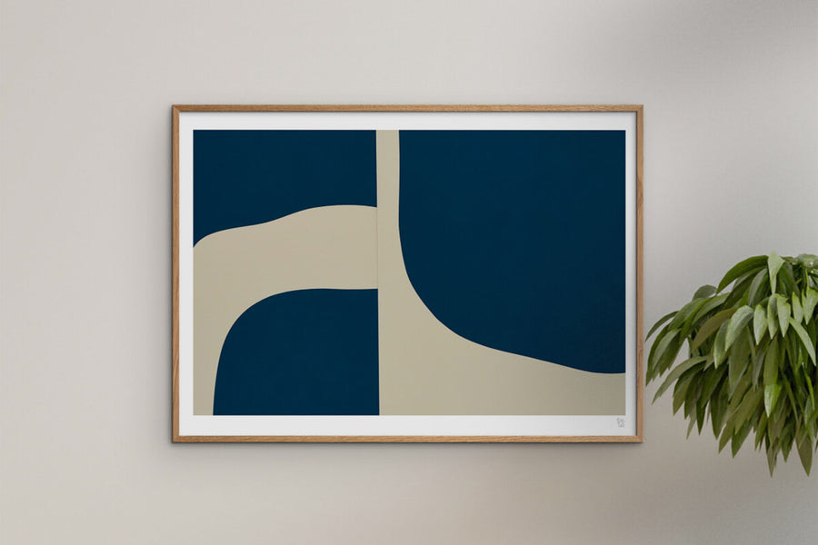 Poster&amp;Frameは、2018年に設立されたスカンジナビアのデザインウェブショップです。新しい会社ですが過去6年間、デンマークのデザイン、広告、およびデザイン業界で懸命に取り組んできた経験豊富なチームメンバーで構成され、500人以上の国内および国際的なアーティストによるオリジナルアート作品を提供しています。