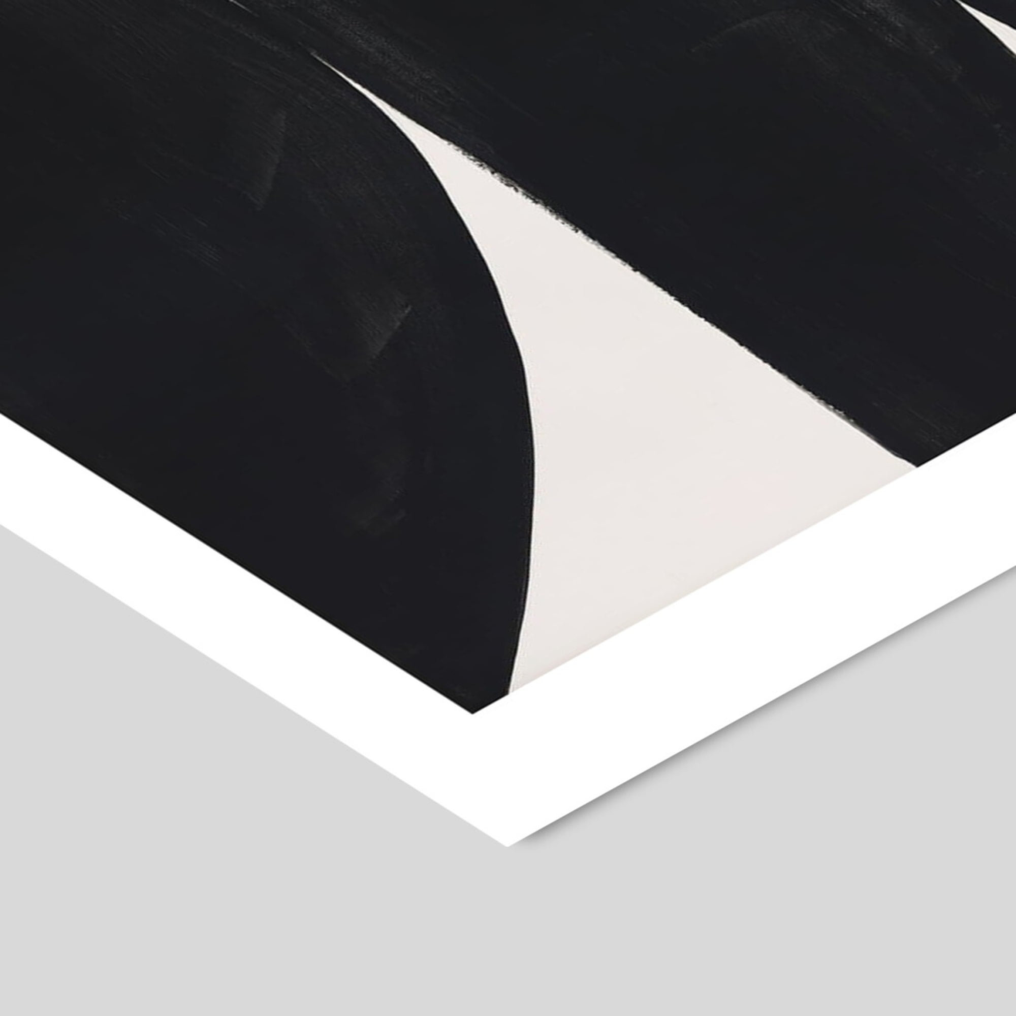 Poster &amp; Frame（ポスター アンド フレーム）は、デンマーク・コペンハーゲン発のポスターブランドで、北欧デザインに特化した高品質なアートポスターを展開しています。抽象アートや幾何学模様、タイポグラフィ、写真アートなど、国内外の優れたアーティストの作品を厳選。洗練されたミニマルデザインで、現代の多様なインテリアスタイルに調和するアイテムを提案しています。使用する用紙とインクは環境に配慮した素材を採用し、サステナブルなものづくりを実現。モダン、北欧ナチュラルなどの空間に自然と馴染み、リビング、寝室、玄関、カフェ、オフィス、書斎など、あらゆる場所で壁掛けアートとして活躍します。北欧ポスター、アートプリント、インテリアアート、デンマークデザイン、ギャラリーウォールなどに関心のある方に最適な、空間に静けさと個性をもたらすプロフェッショナルなポスターコレクションです。