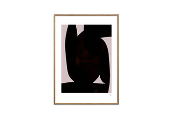 Poster&Frameは、2018年に設立されたスカンジナビアのデザインウェブショップです。新しい会社ですが過去6年間、デンマークのデザイン、広告、およびデザイン業界で懸命に取り組んできた経験豊富なチームメンバーで構成され、500人以上の国内および国際的なアーティストによるオリジナルアート作品を提供しています。