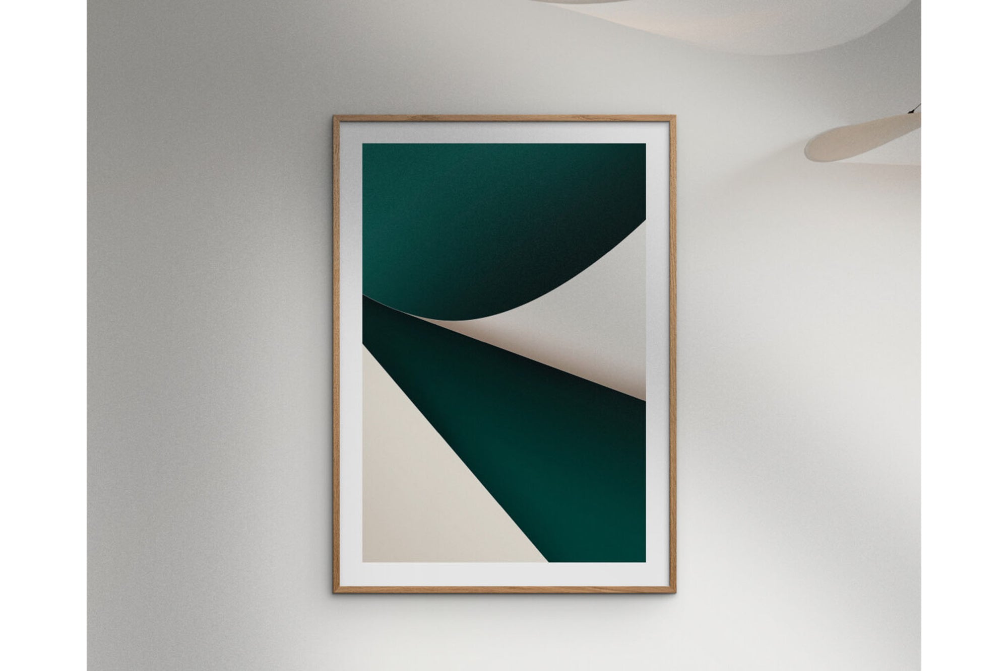 Poster&amp;Frameは、2018年に設立されたスカンジナビアのデザインウェブショップです。新しい会社ですが過去6年間、デンマークのデザイン、広告、およびデザイン業界で懸命に取り組んできた経験豊富なチームメンバーで構成され、500人以上の国内および国際的なアーティストによるオリジナルアート作品を提供しています。