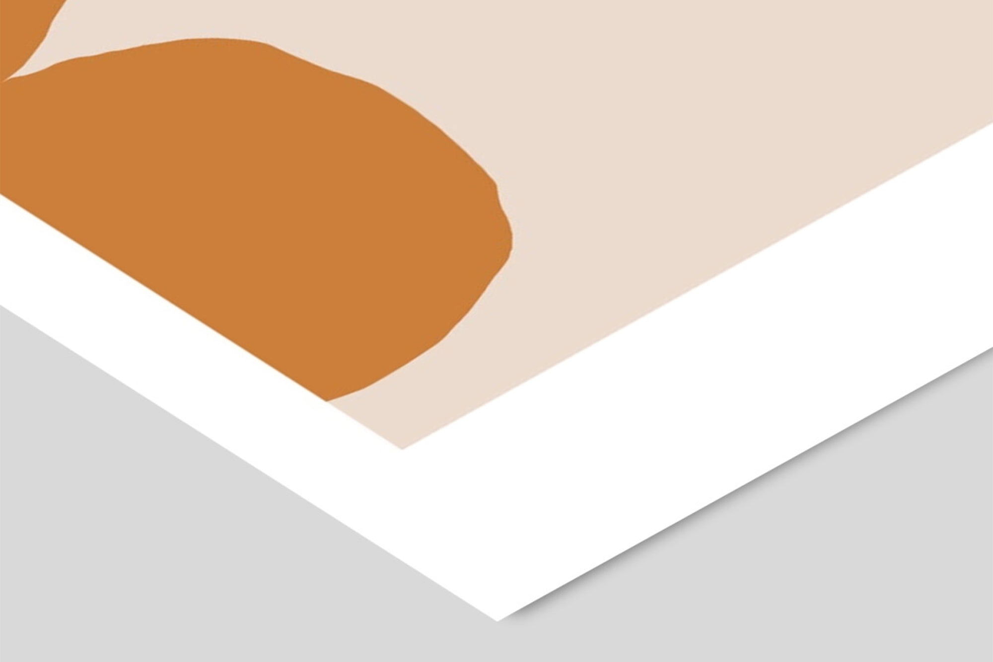 Poster&Frameは、2018年に設立されたスカンジナビアのデザインウェブショップです。新しい会社ですが過去6年間、デンマークのデザイン、広告、およびデザイン業界で懸命に取り組んできた経験豊富なチームメンバーで構成され、500人以上の国内および国際的なアーティストによるオリジナルアート作品を提供しています。