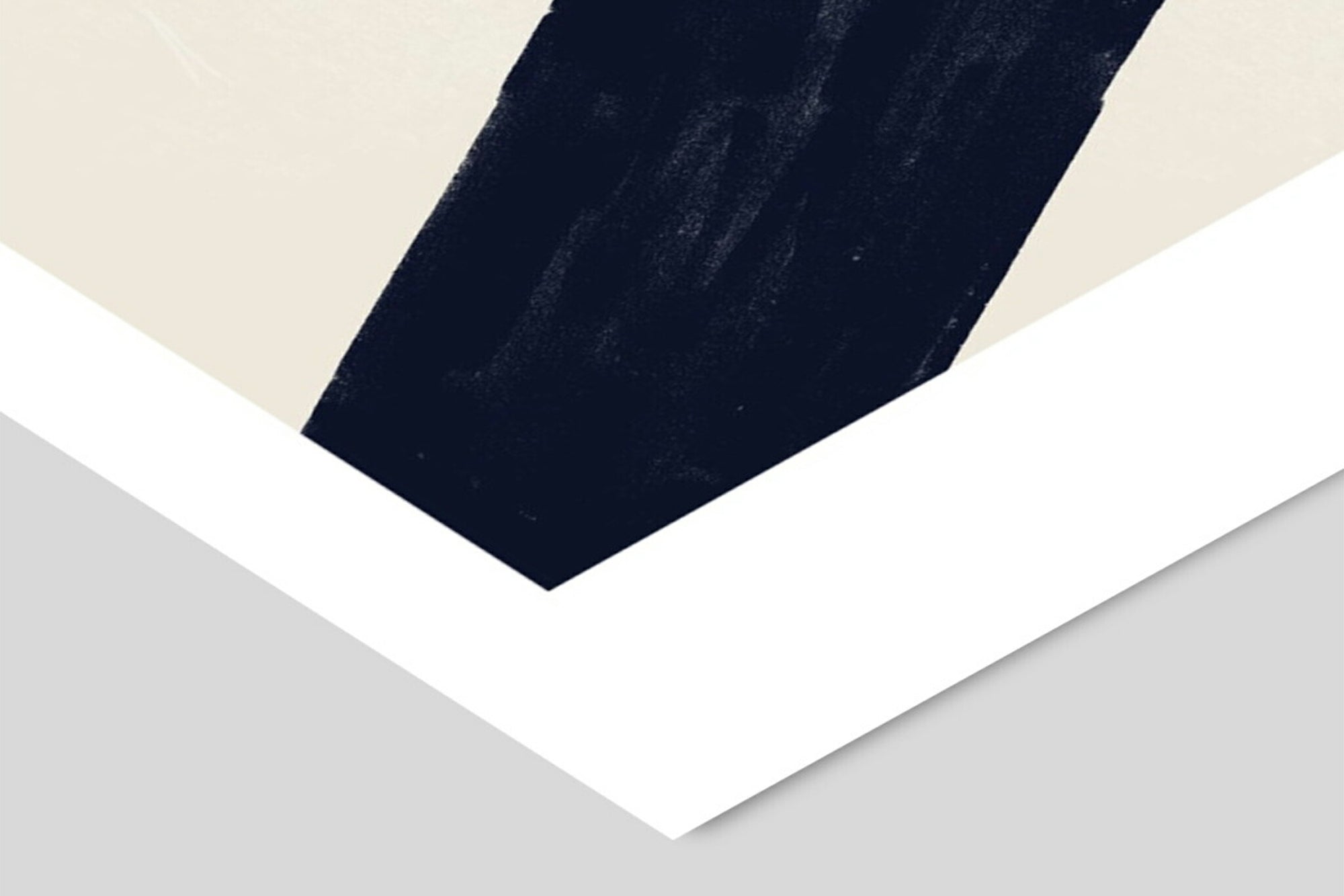 Poster&Frameは、2018年に設立されたスカンジナビアのデザインウェブショップです。新しい会社ですが過去6年間、デンマークのデザイン、広告、およびデザイン業界で懸命に取り組んできた経験豊富なチームメンバーで構成され、500人以上の国内および国際的なアーティストによるオリジナルアート作品を提供しています。