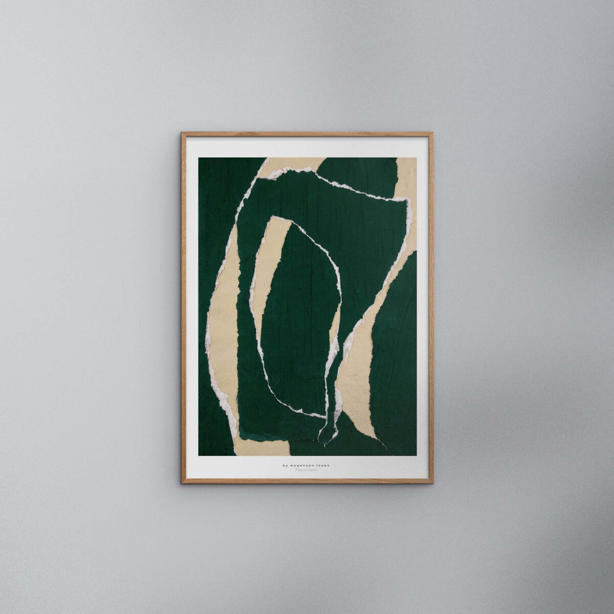 Poster & Frame（ポスター アンド フレーム）は、デンマーク・コペンハーゲン発のポスターブランドで、北欧デザインに特化した高品質なアートポスターを展開しています。抽象アートや幾何学模様、タイポグラフィ、写真アートなど、国内外の優れたアーティストの作品を厳選。洗練されたミニマルデザインで、現代の多様なインテリアスタイルに調和するアイテムを提案しています。使用する用紙とインクは環境に配慮した素材を採用し、サステナブルなものづくりを実現。モダン、北欧ナチュラルなどの空間に自然と馴染み、リビング、寝室、玄関、カフェ、オフィス、書斎など、あらゆる場所で壁掛けアートとして活躍します。北欧ポスター、アートプリント、インテリアアート、デンマークデザイン、ギャラリーウォールなどに関心のある方に最適な、空間に静けさと個性をもたらすプロフェッショナルなポスターコレクションです。