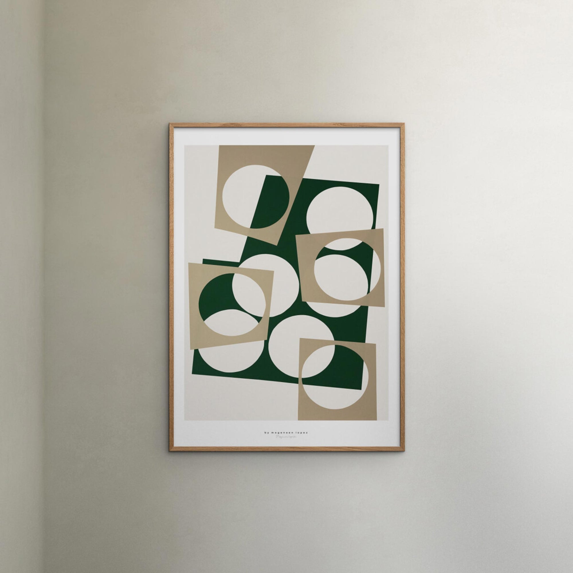 Poster & Frame（ポスター アンド フレーム）は、デンマーク・コペンハーゲン発のポスターブランドで、北欧デザインに特化した高品質なアートポスターを展開しています。抽象アートや幾何学模様、タイポグラフィ、写真アートなど、国内外の優れたアーティストの作品を厳選。洗練されたミニマルデザインで、現代の多様なインテリアスタイルに調和するアイテムを提案しています。使用する用紙とインクは環境に配慮した素材を採用し、サステナブルなものづくりを実現。モダン、北欧ナチュラルなどの空間に自然と馴染み、リビング、寝室、玄関、カフェ、オフィス、書斎など、あらゆる場所で壁掛けアートとして活躍します。北欧ポスター、アートプリント、インテリアアート、デンマークデザイン、ギャラリーウォールなどに関心のある方に最適な、空間に静けさと個性をもたらすプロフェッショナルなポスターコレクションです。