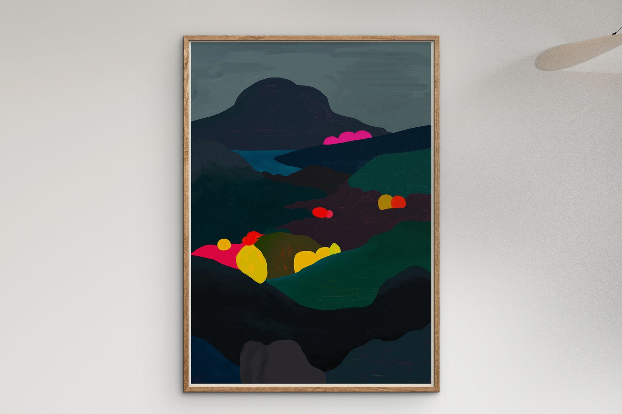 Poster & Frame（ポスター アンド フレーム）は、デンマーク・コペンハーゲン発のポスターブランドで、北欧デザインに特化した高品質なアートポスターを展開しています。抽象アートや幾何学模様、タイポグラフィ、写真アートなど、国内外の優れたアーティストの作品を厳選。洗練されたミニマルデザインで、現代の多様なインテリアスタイルに調和するアイテムを提案しています。使用する用紙とインクは環境に配慮した素材を採用し、サステナブルなものづくりを実現。モダン、北欧ナチュラルなどの空間に自然と馴染み、リビング、寝室、玄関、カフェ、オフィス、書斎など、あらゆる場所で壁掛けアートとして活躍します。北欧ポスター、アートプリント、インテリアアート、デンマークデザイン、ギャラリーウォールなどに関心のある方に最適な、空間に静けさと個性をもたらすプロフェッショナルなポスターコレクションです。