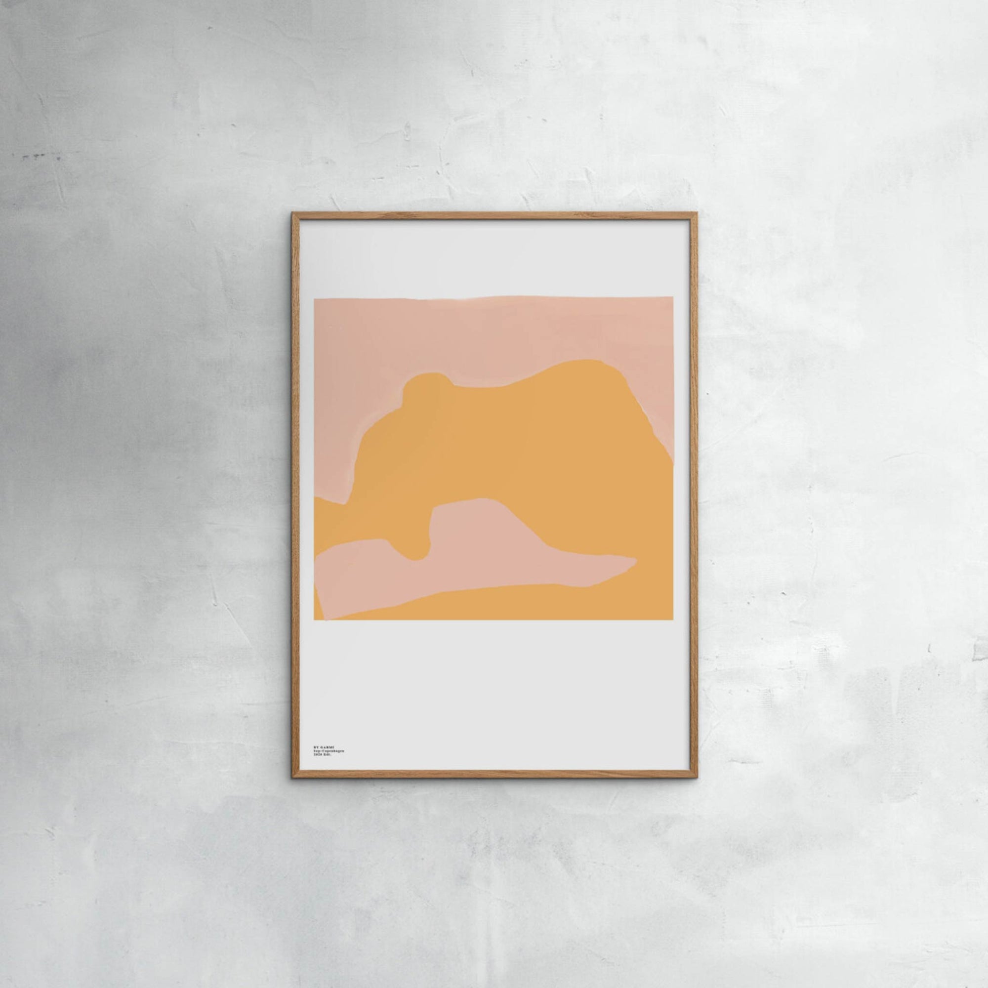 Poster & Frame（ポスター アンド フレーム）は、デンマーク・コペンハーゲン発のポスターブランドで、北欧デザインに特化した高品質なアートポスターを展開しています。抽象アートや幾何学模様、タイポグラフィ、写真アートなど、国内外の優れたアーティストの作品を厳選。洗練されたミニマルデザインで、現代の多様なインテリアスタイルに調和するアイテムを提案しています。使用する用紙とインクは環境に配慮した素材を採用し、サステナブルなものづくりを実現。モダン、北欧ナチュラルなどの空間に自然と馴染み、リビング、寝室、玄関、カフェ、オフィス、書斎など、あらゆる場所で壁掛けアートとして活躍します。北欧ポスター、アートプリント、インテリアアート、デンマークデザイン、ギャラリーウォールなどに関心のある方に最適な、空間に静けさと個性をもたらすプロフェッショナルなポスターコレクションです。