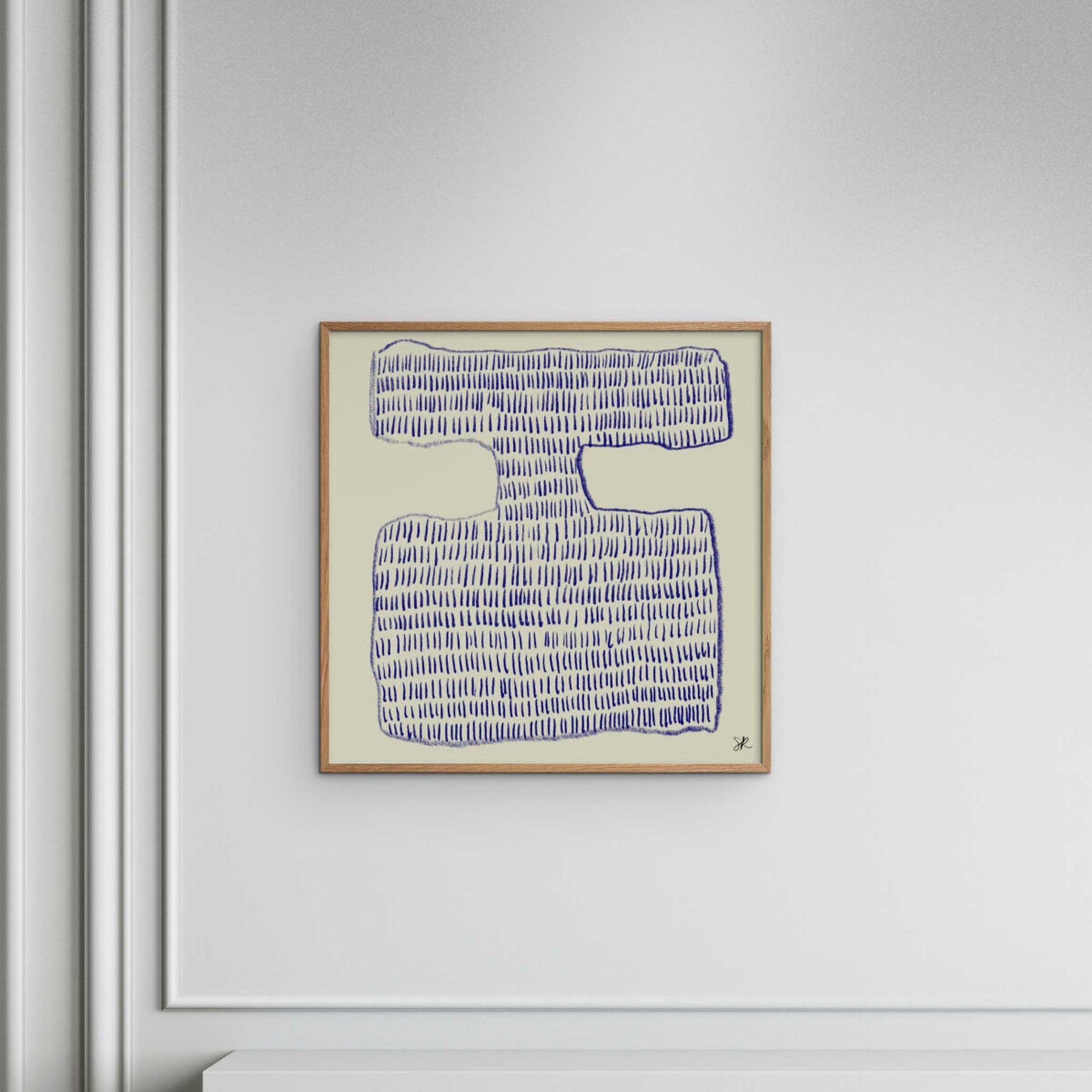 Poster &amp; Frame（ポスター アンド フレーム）は、デンマーク・コペンハーゲン発のポスターブランドで、北欧デザインに特化した高品質なアートポスターを展開しています。抽象アートや幾何学模様、タイポグラフィ、写真アートなど、国内外の優れたアーティストの作品を厳選。洗練されたミニマルデザインで、現代の多様なインテリアスタイルに調和するアイテムを提案しています。使用する用紙とインクは環境に配慮した素材を採用し、サステナブルなものづくりを実現。モダン、北欧ナチュラルなどの空間に自然と馴染み、リビング、寝室、玄関、カフェ、オフィス、書斎など、あらゆる場所で壁掛けアートとして活躍します。北欧ポスター、アートプリント、インテリアアート、デンマークデザイン、ギャラリーウォールなどに関心のある方に最適な、空間に静けさと個性をもたらすプロフェッショナルなポスターコレクションです。