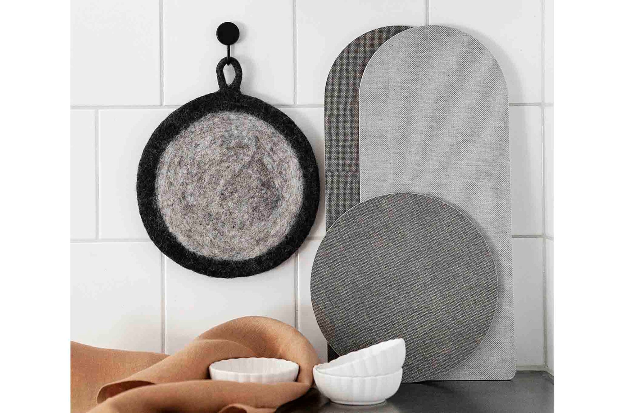 Storefactoryはスウェーデンのインテリアブランドです。彼らのデザインは商品ラインナップをみても分かるようにクリーンでミニマルな代表的なスカンジナビアンデザインであるのが特長です。