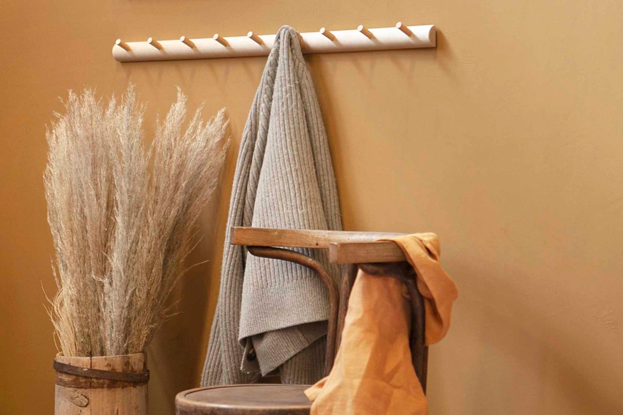 Storefactoryはスウェーデンのインテリアブランドです。彼らのデザインは商品ラインナップをみても分かるようにクリーンでミニマルな代表的なスカンジナビアンデザインであるのが特長です。