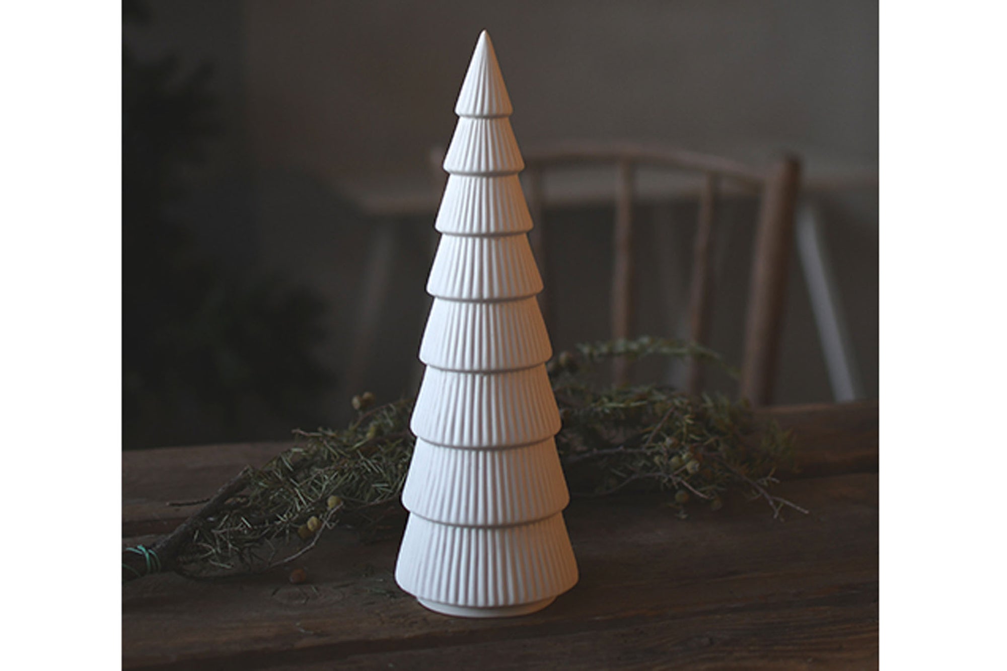 Storefactoryはスウェーデンのインテリアブランドです。彼らのデザインは商品ラインナップをみても分かるようにクリーンでミニマルな代表的なスカンジナビアンデザインであるのが特長です。