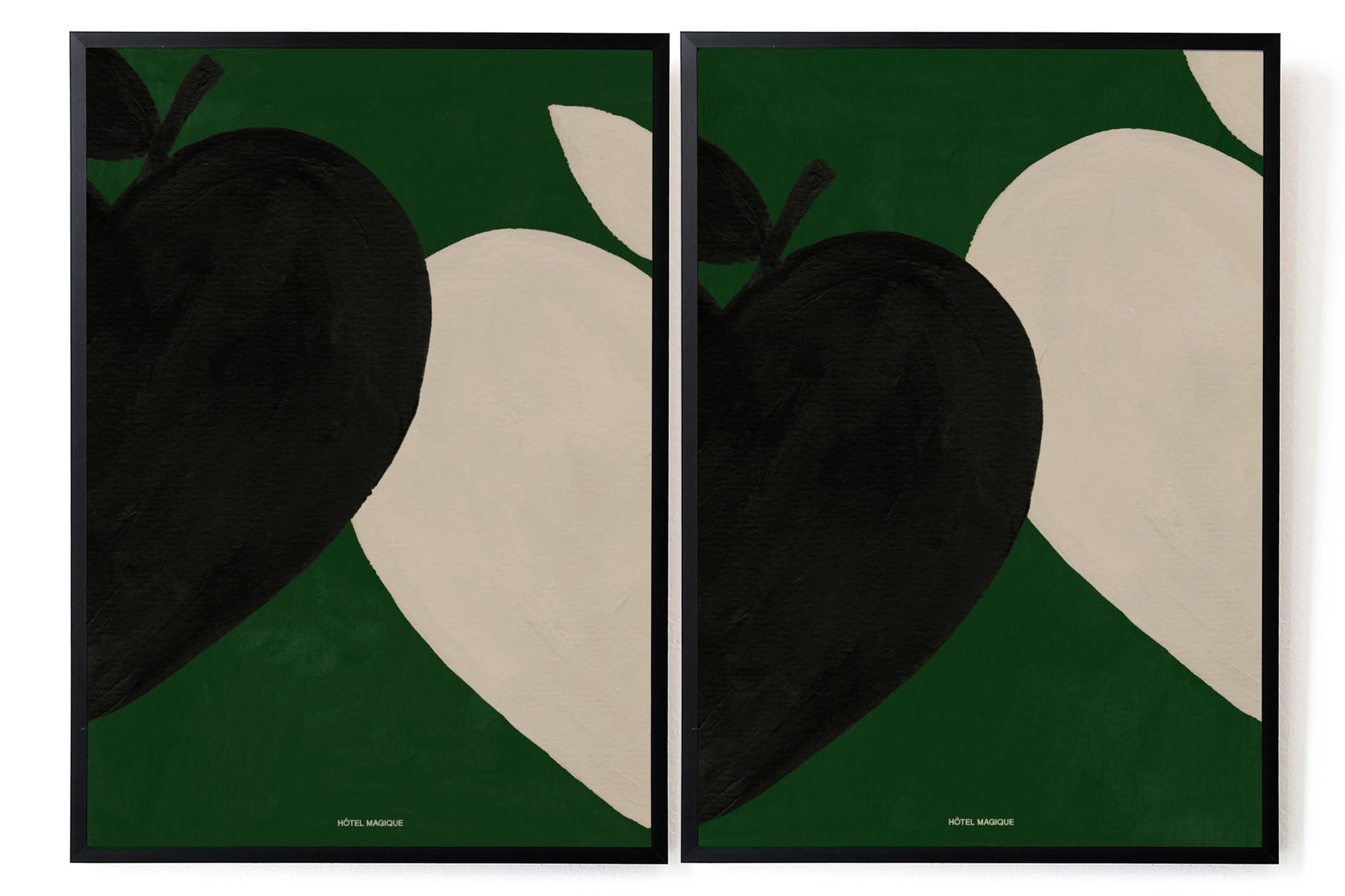 HOTELMAGIQUEはMilouNeelenによって生み出されたブランドです。彼女はフリーランスの仕事を経て、ファッションブランド、スコッチ&amp;amp;ソーダに3年間勤務し、グラフィックデザインの経験を積み、多くのコレクションのプリントやパターンをデザインしました。そして、2013年より独立して活動します。パリのアパートメントからアメリカーナモーテル、ウェスアンダーソンまでレトロなインスピレーションを得たこれらのグラフィックプリントは、シンプルでありながら美しいデザインです。