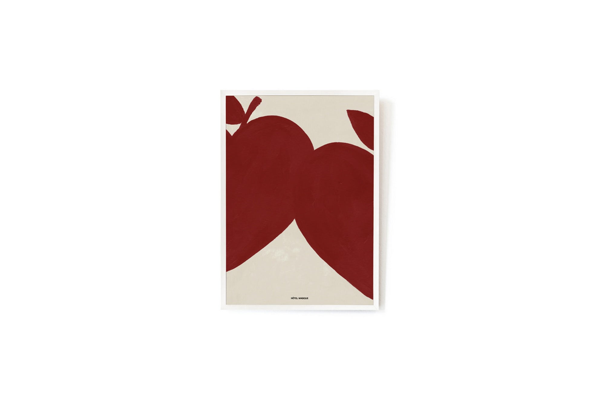 HOTELMAGIQUEはMilouNeelenによって生み出されたブランドです。彼女はフリーランスの仕事を経て、ファッションブランド、スコッチ&amp;amp;ソーダに3年間勤務し、グラフィックデザインの経験を積み、多くのコレクションのプリントやパターンをデザインしました。そして、2013年より独立して活動します。パリのアパートメントからアメリカーナモーテル、ウェスアンダーソンまでレトロなインスピレーションを得たこれらのグラフィックプリントは、シンプルでありながら美しいデザインです。