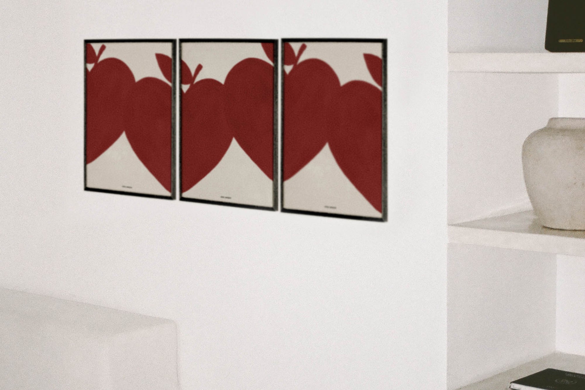 HOTELMAGIQUEはMilouNeelenによって生み出されたブランドです。彼女はフリーランスの仕事を経て、ファッションブランド、スコッチ&amp;amp;ソーダに3年間勤務し、グラフィックデザインの経験を積み、多くのコレクションのプリントやパターンをデザインしました。そして、2013年より独立して活動します。パリのアパートメントからアメリカーナモーテル、ウェスアンダーソンまでレトロなインスピレーションを得たこれらのグラフィックプリントは、シンプルでありながら美しいデザインです。