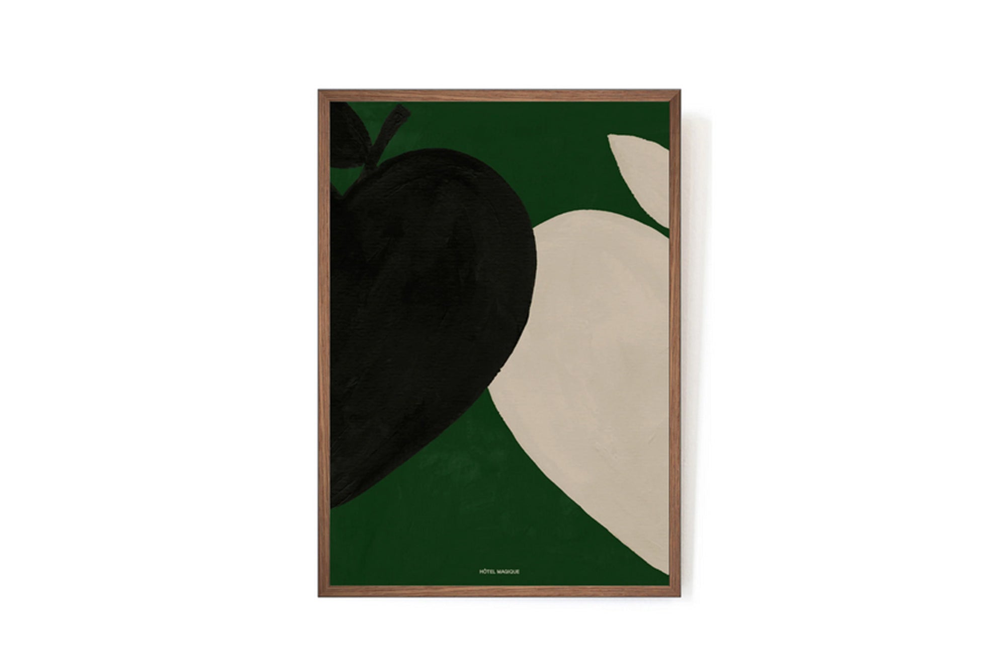 HOTELMAGIQUEはMilouNeelenによって生み出されたブランドです。彼女はフリーランスの仕事を経て、ファッションブランド、スコッチ&amp;amp;ソーダに3年間勤務し、グラフィックデザインの経験を積み、多くのコレクションのプリントやパターンをデザインしました。そして、2013年より独立して活動します。パリのアパートメントからアメリカーナモーテル、ウェスアンダーソンまでレトロなインスピレーションを得たこれらのグラフィックプリントは、シンプルでありながら美しいデザインです。