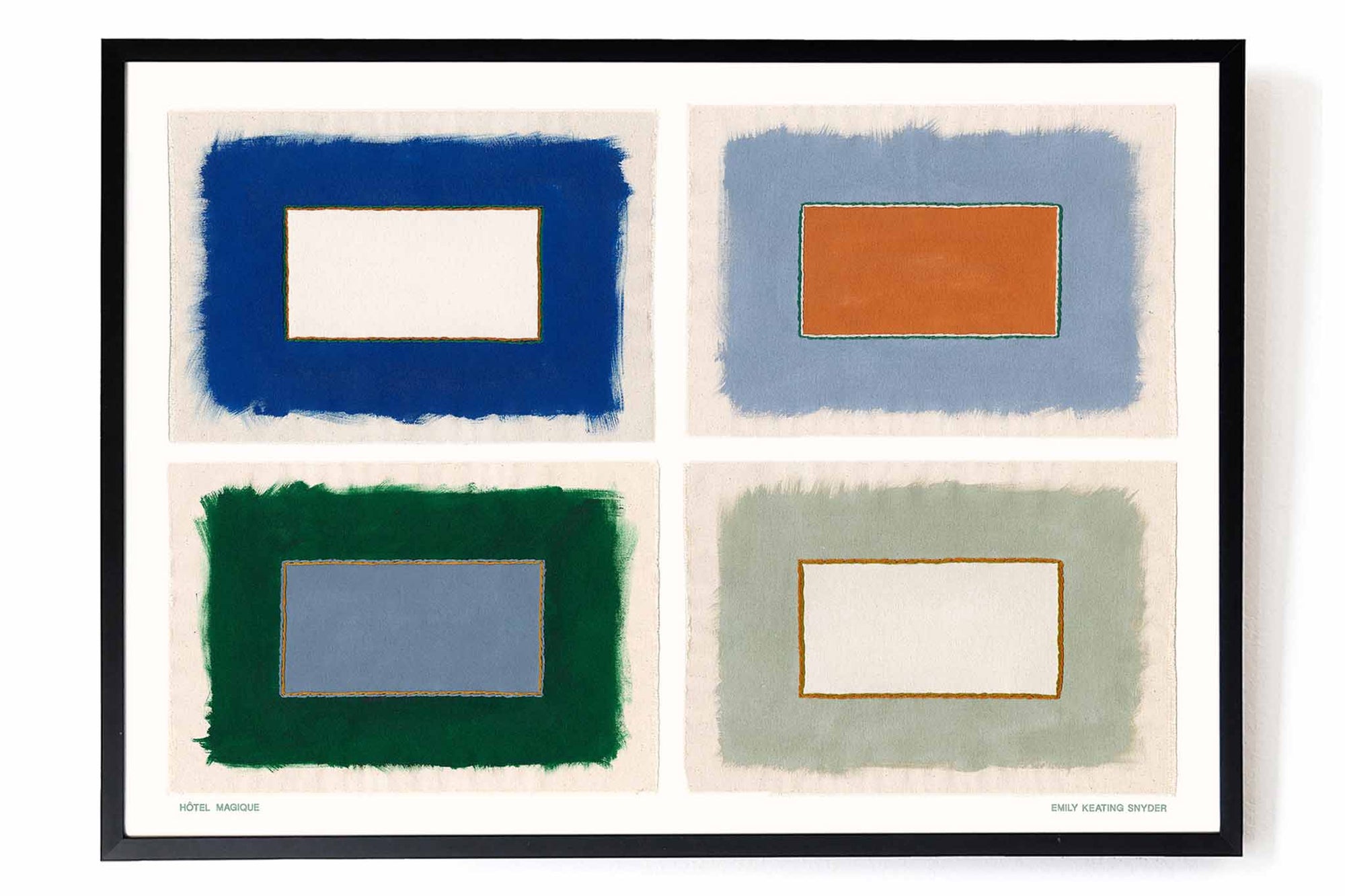 HOTELMAGIQUEはMilouNeelenによって生み出されたブランドです。彼女はフリーランスの仕事を経て、ファッションブランド、スコッチ&amp;amp;ソーダに3年間勤務し、グラフィックデザインの経験を積み、多くのコレクションのプリントやパターンをデザインしました。そして、2013年より独立して活動します。パリのアパートメントからアメリカーナモーテル、ウェスアンダーソンまでレトロなインスピレーションを得たこれらのグラフィックプリントは、シンプルでありながら美しいデザインです。