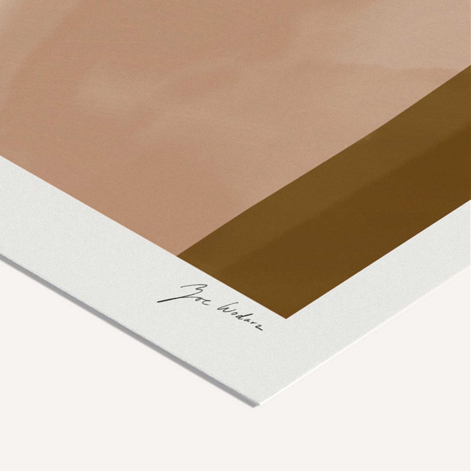 PSTR Studioは、美しく意味のあるアートをすべての人に届けたいという想いから誕生した、アート愛好家によるオンラインアートショップです。アート初心者からコレクターまで、誰もが心から惹かれる一枚に出会えるよう、遊び心と洗練されたデザインを融合させたアートプリントを厳選してご提供しています。新進気鋭の若手から実力派アーティストまで、個性豊かな作品を取り扱っています。当店のファインアートプリントは、色彩の美しさと細部の再現性に優れた高品質ジークレー印刷を採用。リビングや寝室、オフィスなど、さまざまな空間に上質な彩りを添えるインテリアアートとして最適です。作品を選び、飾るという行為を通じて、アートをより身近に感じ、日常に感性豊かな時間を取り入れるお手伝いをすることが私たちの目指す姿です。