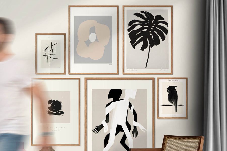 PSTRstudioは、オランダを拠点とするオンライン小売店で、高品質なアートプリントを取り揃えています。彼らのチームは、アートへの愛情とデザインへの情熱を持ったクリエイティブな人々で構成され、若手アーティストや定評のあるアーティストに、自分自身のアート作品を世界中に広めるプラットフォームと機会を提供しています。