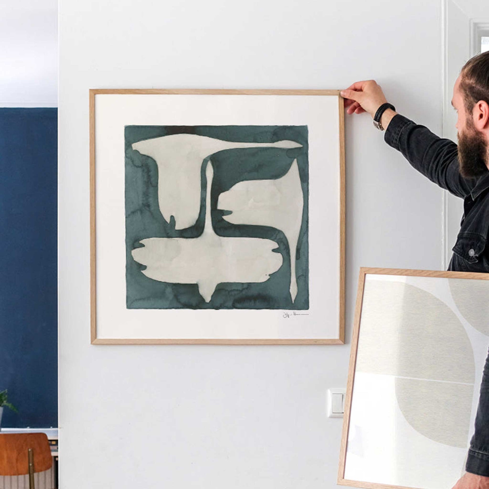 PSTR Studioは、美しく意味のあるアートをすべての人に届けたいという想いから誕生した、アート愛好家によるオンラインアートショップです。アート初心者からコレクターまで、誰もが心から惹かれる一枚に出会えるよう、遊び心と洗練されたデザインを融合させたアートプリントを厳選してご提供しています。新進気鋭の若手から実力派アーティストまで、個性豊かな作品を取り扱っています。当店のファインアートプリントは、色彩の美しさと細部の再現性に優れた高品質ジークレー印刷を採用。リビングや寝室、オフィスなど、さまざまな空間に上質な彩りを添えるインテリアアートとして最適です。作品を選び、飾るという行為を通じて、アートをより身近に感じ、日常に感性豊かな時間を取り入れるお手伝いをすることが私たちの目指す姿です。