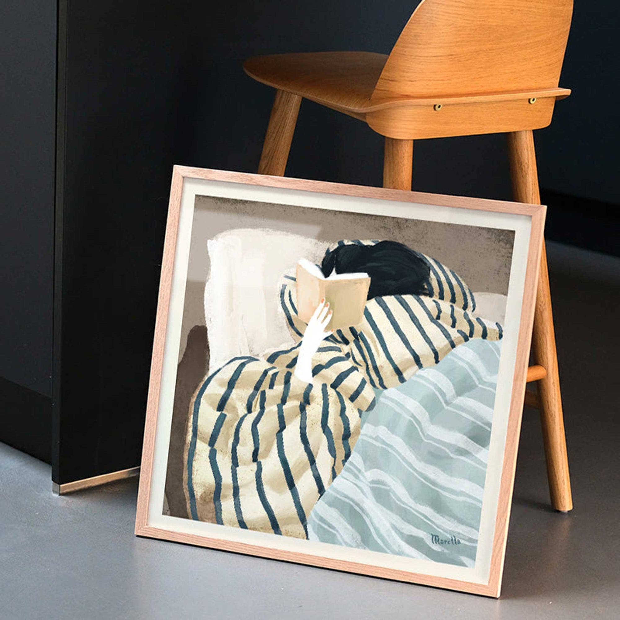 PSTR Studioは、美しく意味のあるアートをすべての人に届けたいという想いから誕生した、アート愛好家によるオンラインアートショップです。アート初心者からコレクターまで、誰もが心から惹かれる一枚に出会えるよう、遊び心と洗練されたデザインを融合させたアートプリントを厳選してご提供しています。新進気鋭の若手から実力派アーティストまで、個性豊かな作品を取り扱っています。当店のファインアートプリントは、色彩の美しさと細部の再現性に優れた高品質ジークレー印刷を採用。リビングや寝室、オフィスなど、さまざまな空間に上質な彩りを添えるインテリアアートとして最適です。作品を選び、飾るという行為を通じて、アートをより身近に感じ、日常に感性豊かな時間を取り入れるお手伝いをすることが私たちの目指す姿です。