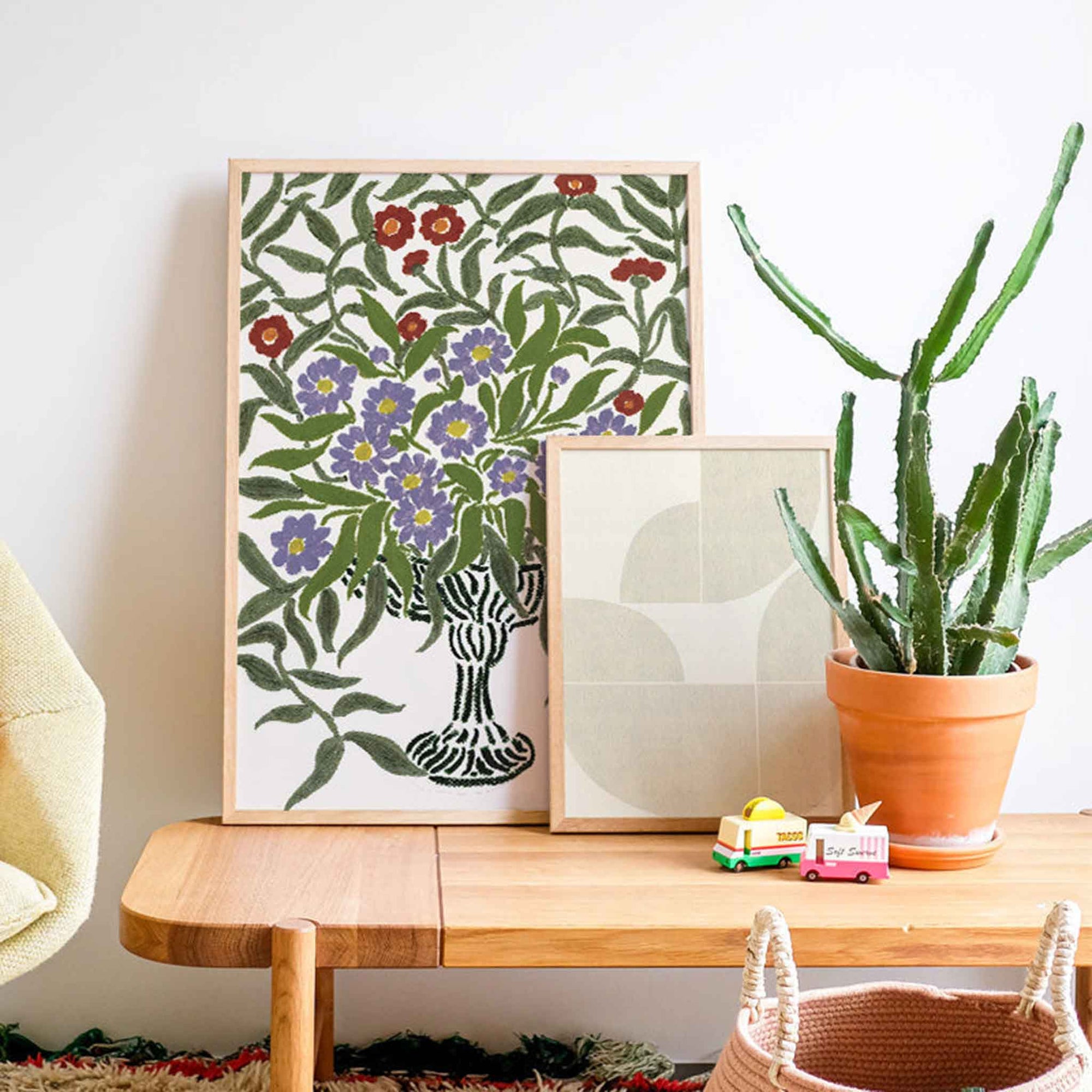 PSTR Studioは、美しく意味のあるアートをすべての人に届けたいという想いから誕生した、アート愛好家によるオンラインアートショップです。アート初心者からコレクターまで、誰もが心から惹かれる一枚に出会えるよう、遊び心と洗練されたデザインを融合させたアートプリントを厳選してご提供しています。新進気鋭の若手から実力派アーティストまで、個性豊かな作品を取り扱っています。当店のファインアートプリントは、色彩の美しさと細部の再現性に優れた高品質ジークレー印刷を採用。リビングや寝室、オフィスなど、さまざまな空間に上質な彩りを添えるインテリアアートとして最適です。作品を選び、飾るという行為を通じて、アートをより身近に感じ、日常に感性豊かな時間を取り入れるお手伝いをすることが私たちの目指す姿です。