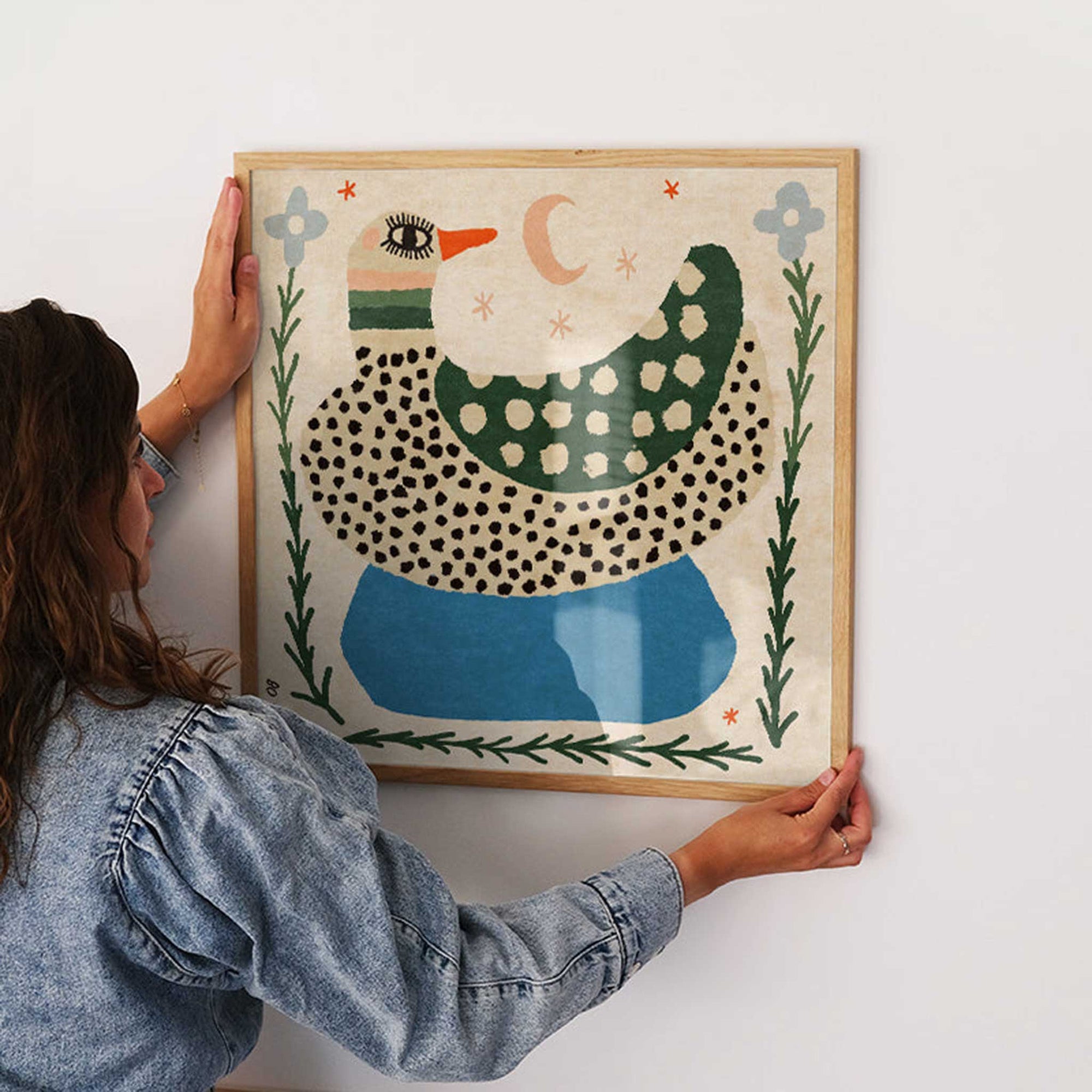 PSTR Studioは、美しく意味のあるアートをすべての人に届けたいという想いから誕生した、アート愛好家によるオンラインアートショップです。アート初心者からコレクターまで、誰もが心から惹かれる一枚に出会えるよう、遊び心と洗練されたデザインを融合させたアートプリントを厳選してご提供しています。新進気鋭の若手から実力派アーティストまで、個性豊かな作品を取り扱っています。当店のファインアートプリントは、色彩の美しさと細部の再現性に優れた高品質ジークレー印刷を採用。リビングや寝室、オフィスなど、さまざまな空間に上質な彩りを添えるインテリアアートとして最適です。作品を選び、飾るという行為を通じて、アートをより身近に感じ、日常に感性豊かな時間を取り入れるお手伝いをすることが私たちの目指す姿です。